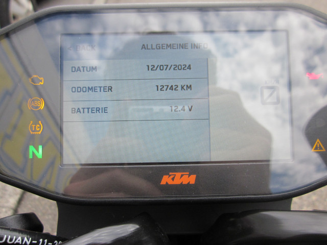 KTM 890 Duke R-image-2