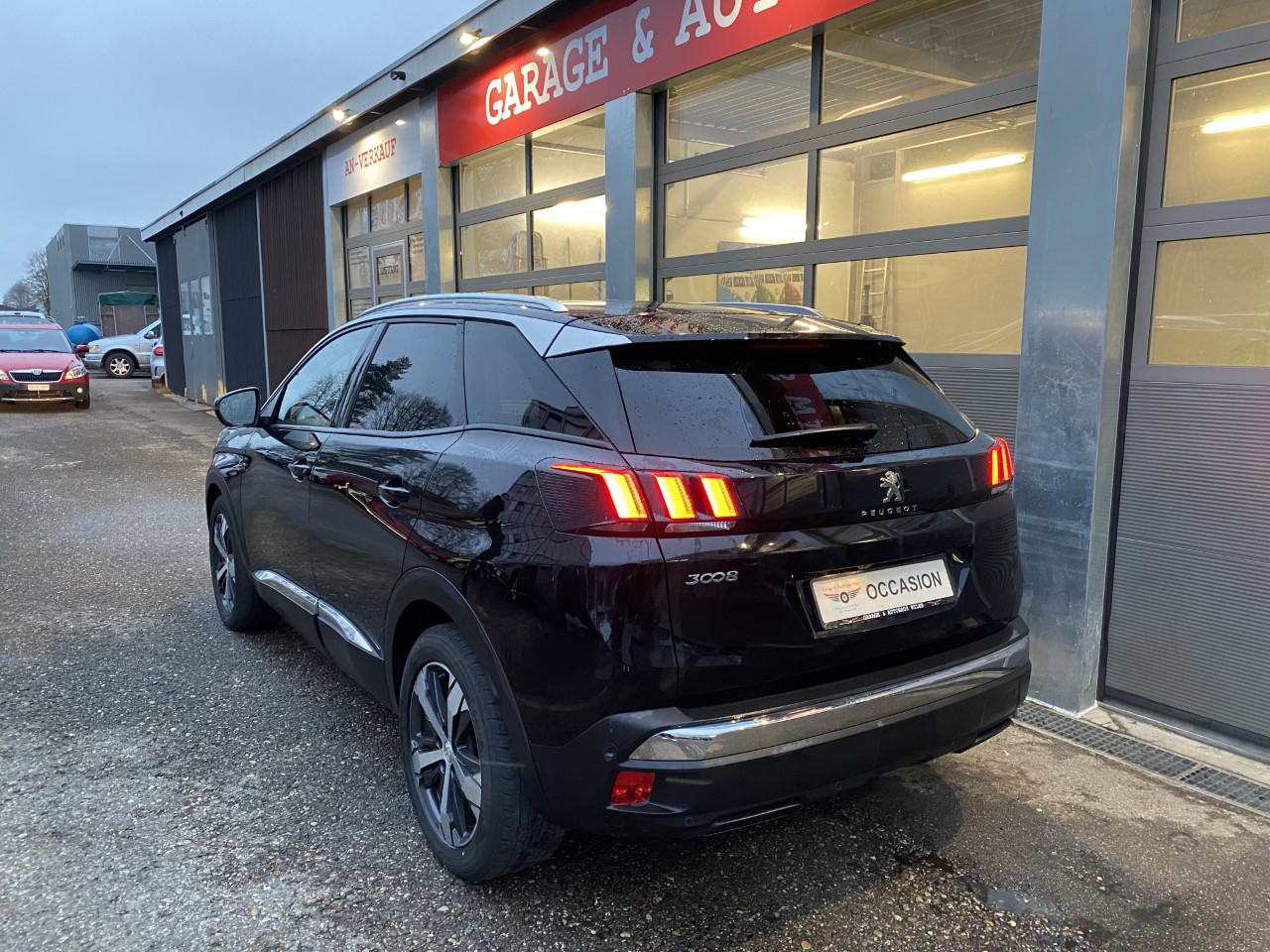 PEUGEOT 3008 1.6 BlueHDi Business Line EAT-image-6