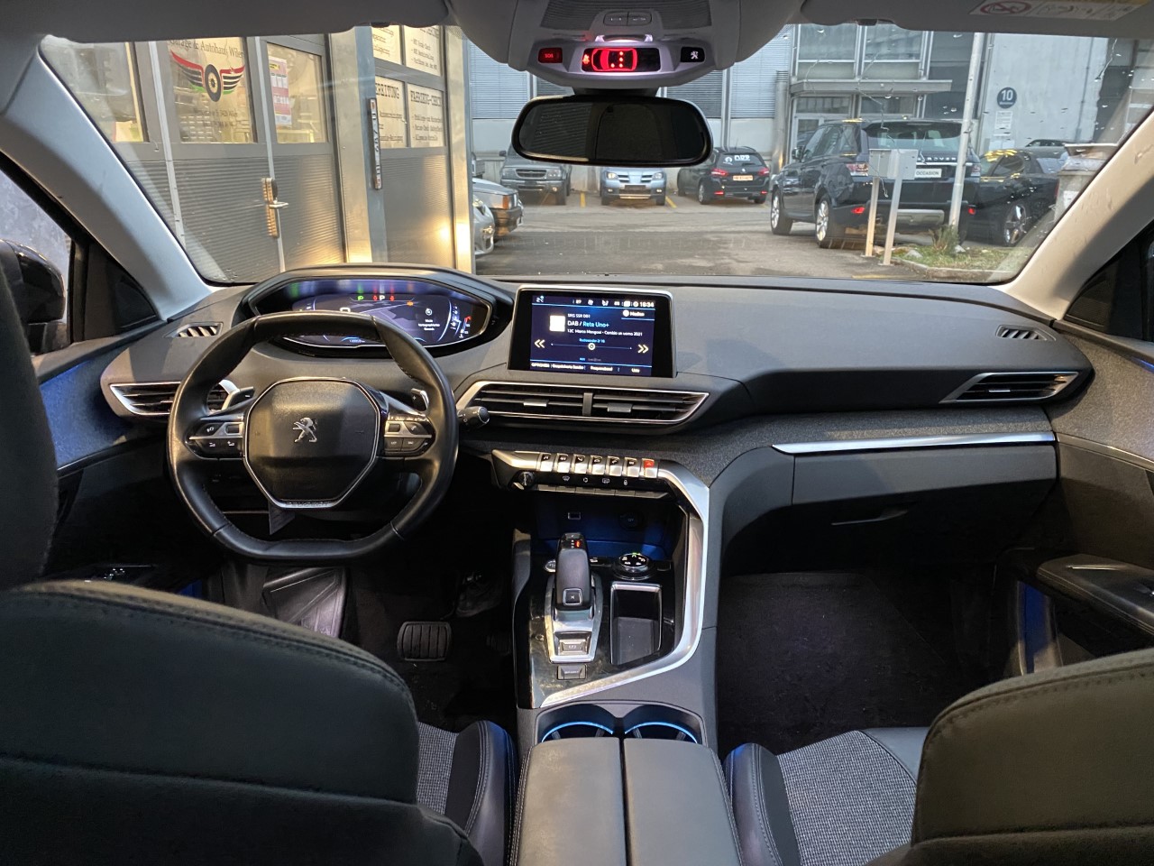 PEUGEOT 3008 1.6 BlueHDi Business Line EAT-image-8