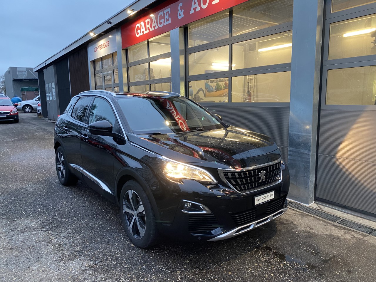PEUGEOT 3008 1.6 BlueHDi Business Line EAT-image-2