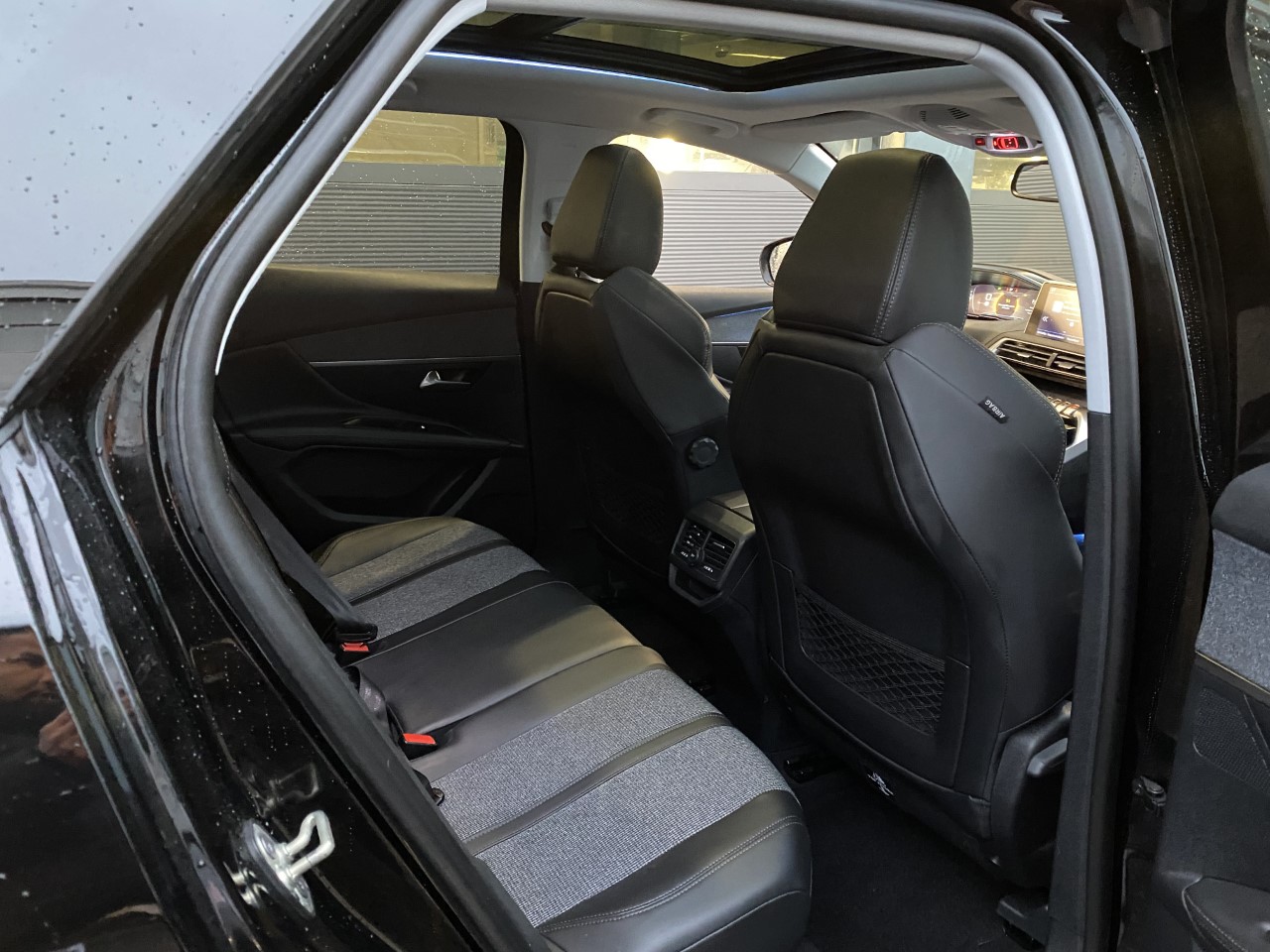 PEUGEOT 3008 1.6 BlueHDi Business Line EAT-image-11