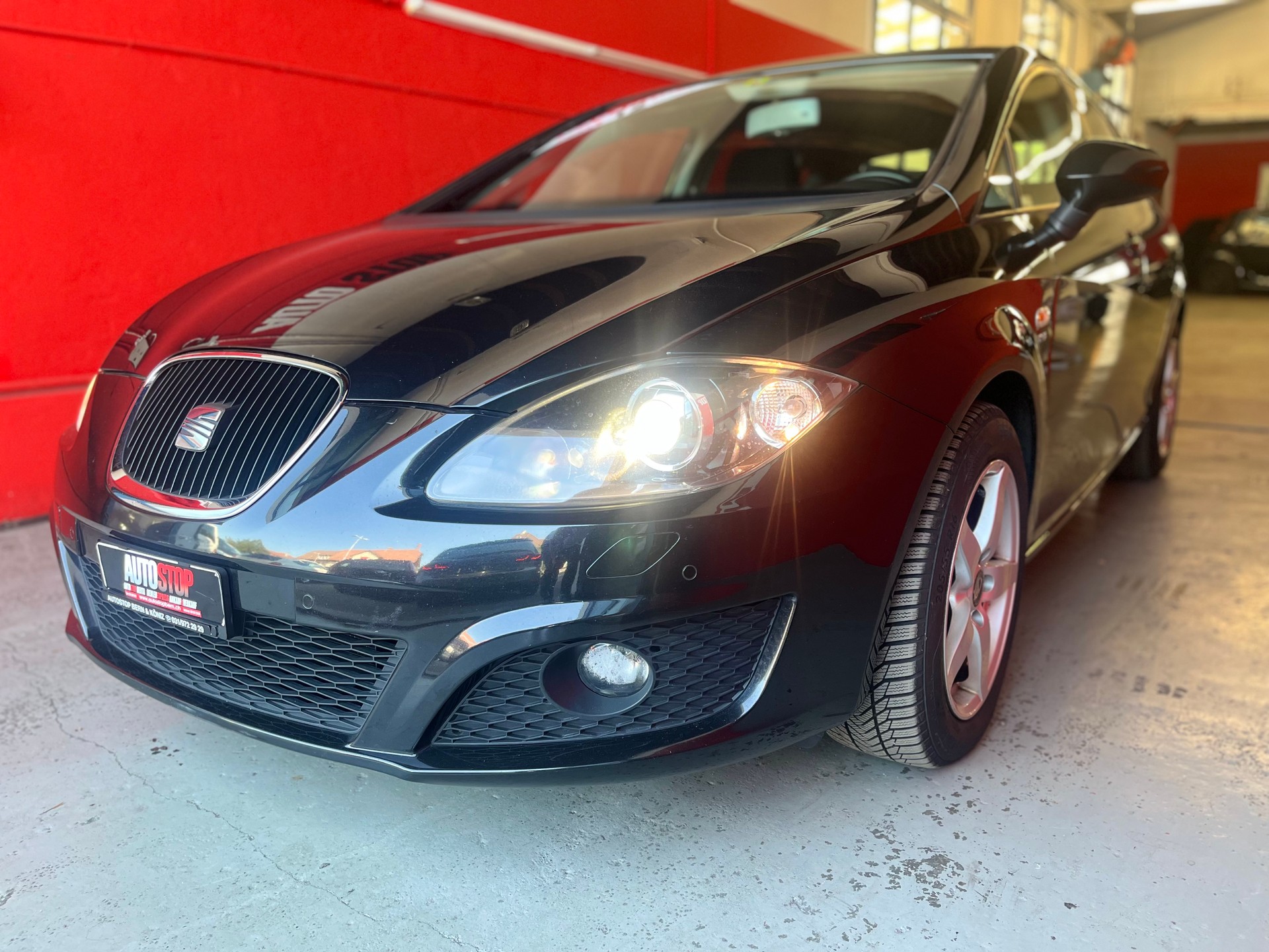 SEAT Leon 1.8 TSI Style DSG-showroom-element-1