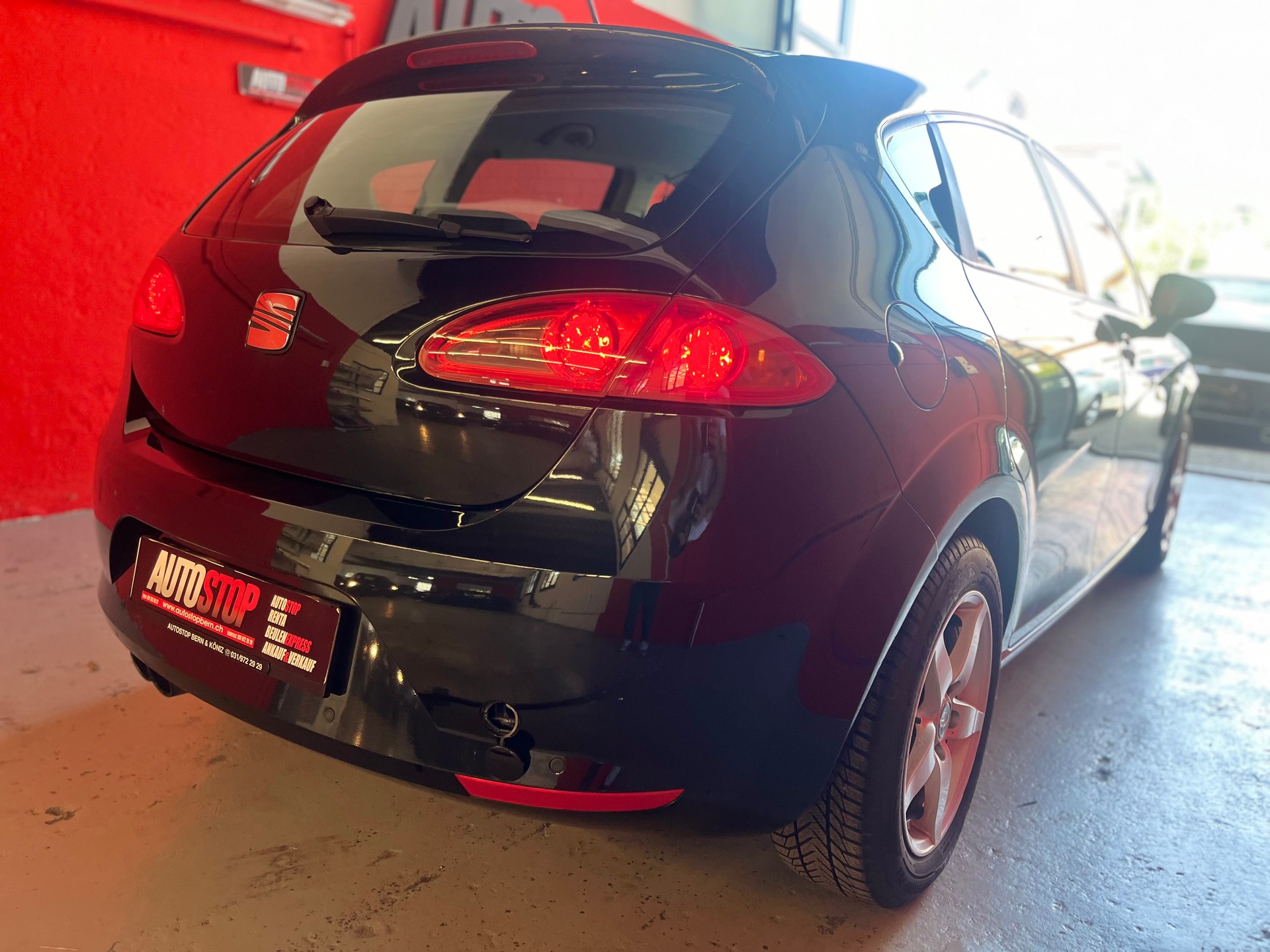 SEAT Leon 1.8 TSI Style DSG-showroom-element-3