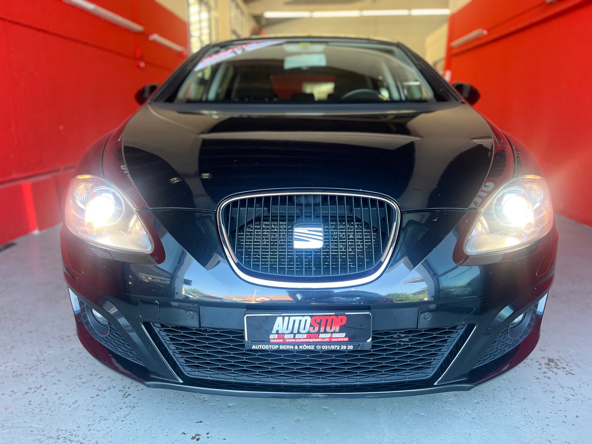 SEAT Leon 1.8 TSI Style DSG-showroom-element-2