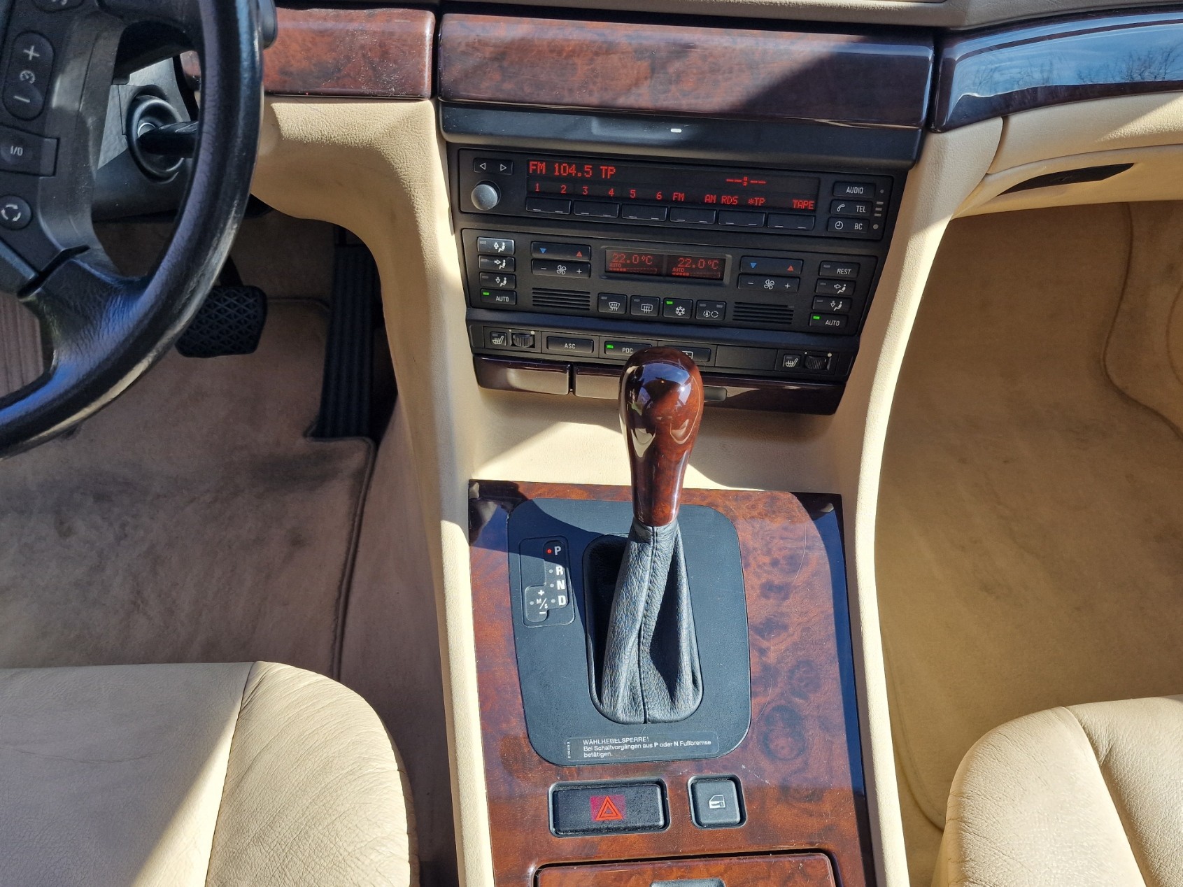 BMW 728i-image-12