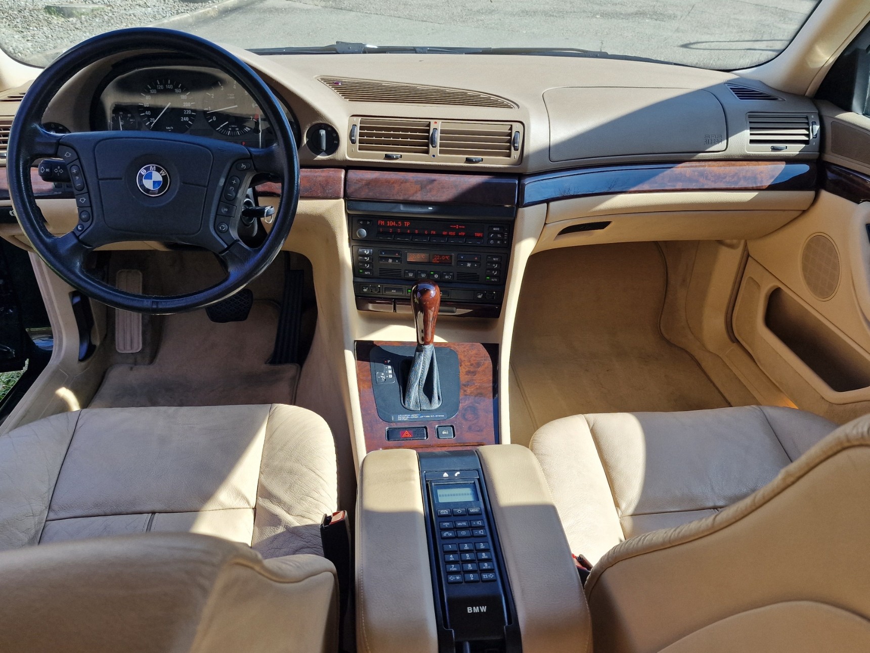 BMW 728i-image-11