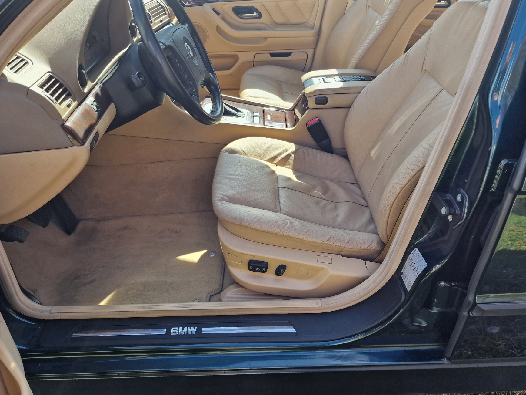 BMW 728i-image-10