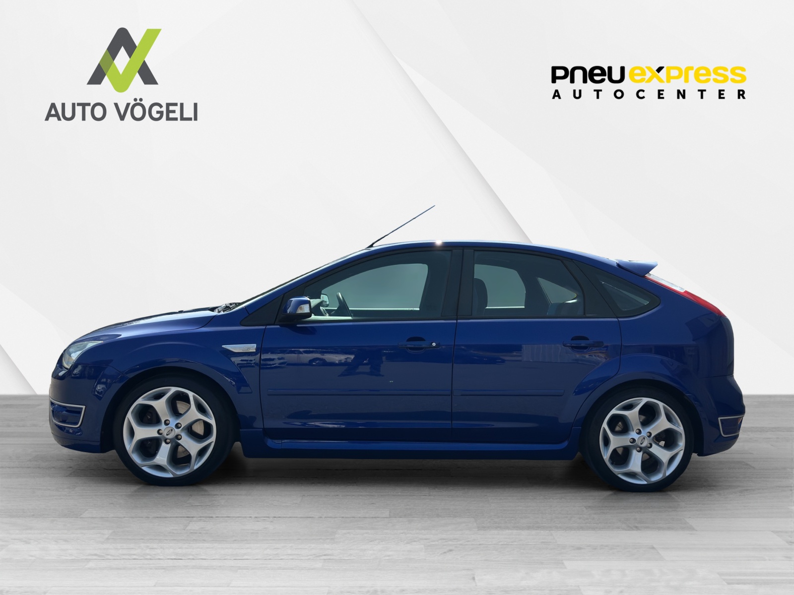 FORD Focus 2.5 Turbo ST-showroom-element-1
