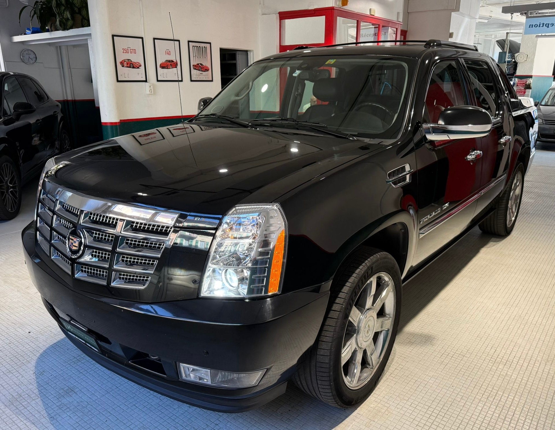 CADILLAC Escalade 6.2 Sport Luxury Pickup
