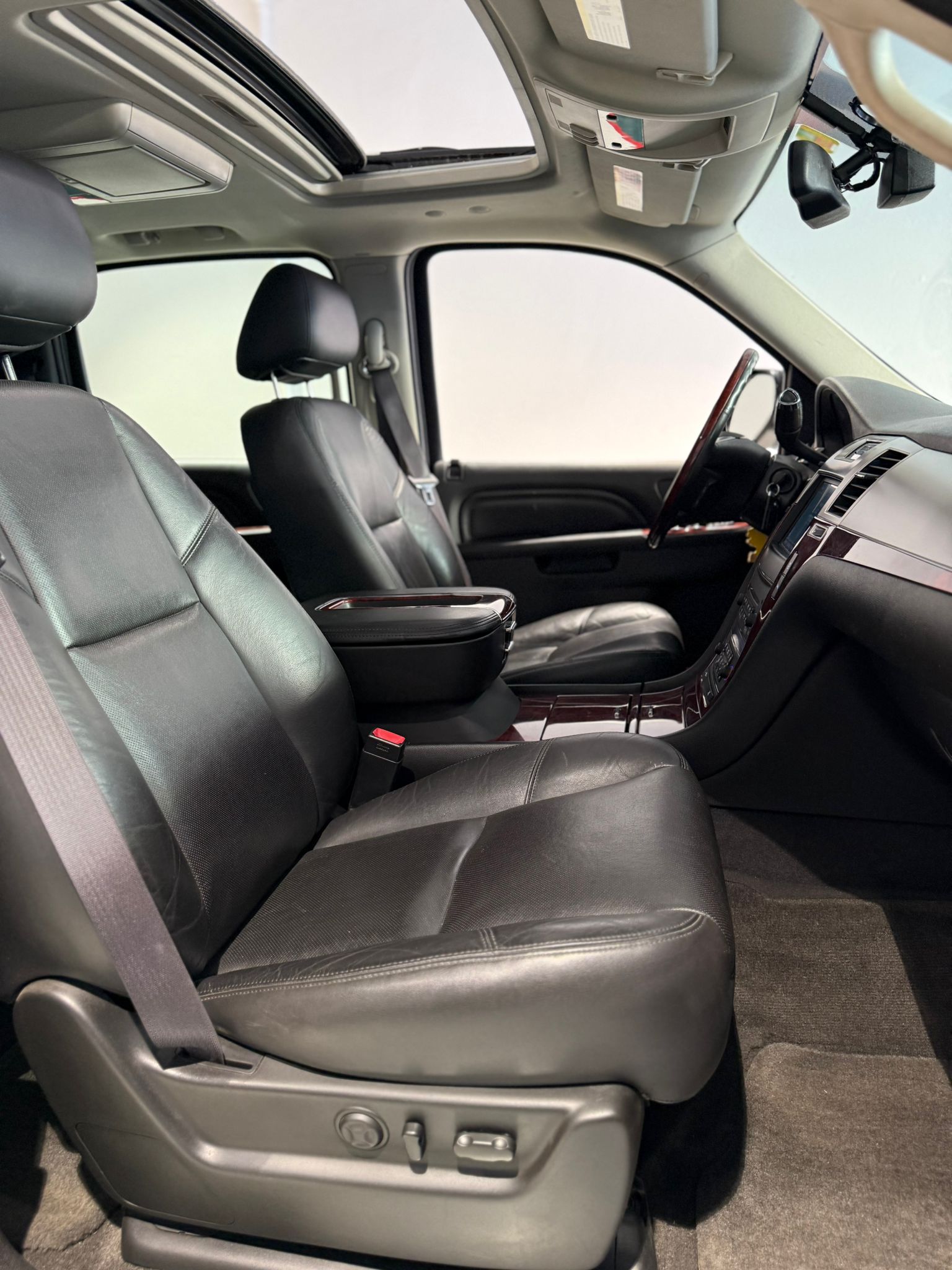 CADILLAC Escalade 6.2 Sport Luxury Pickup-image-11