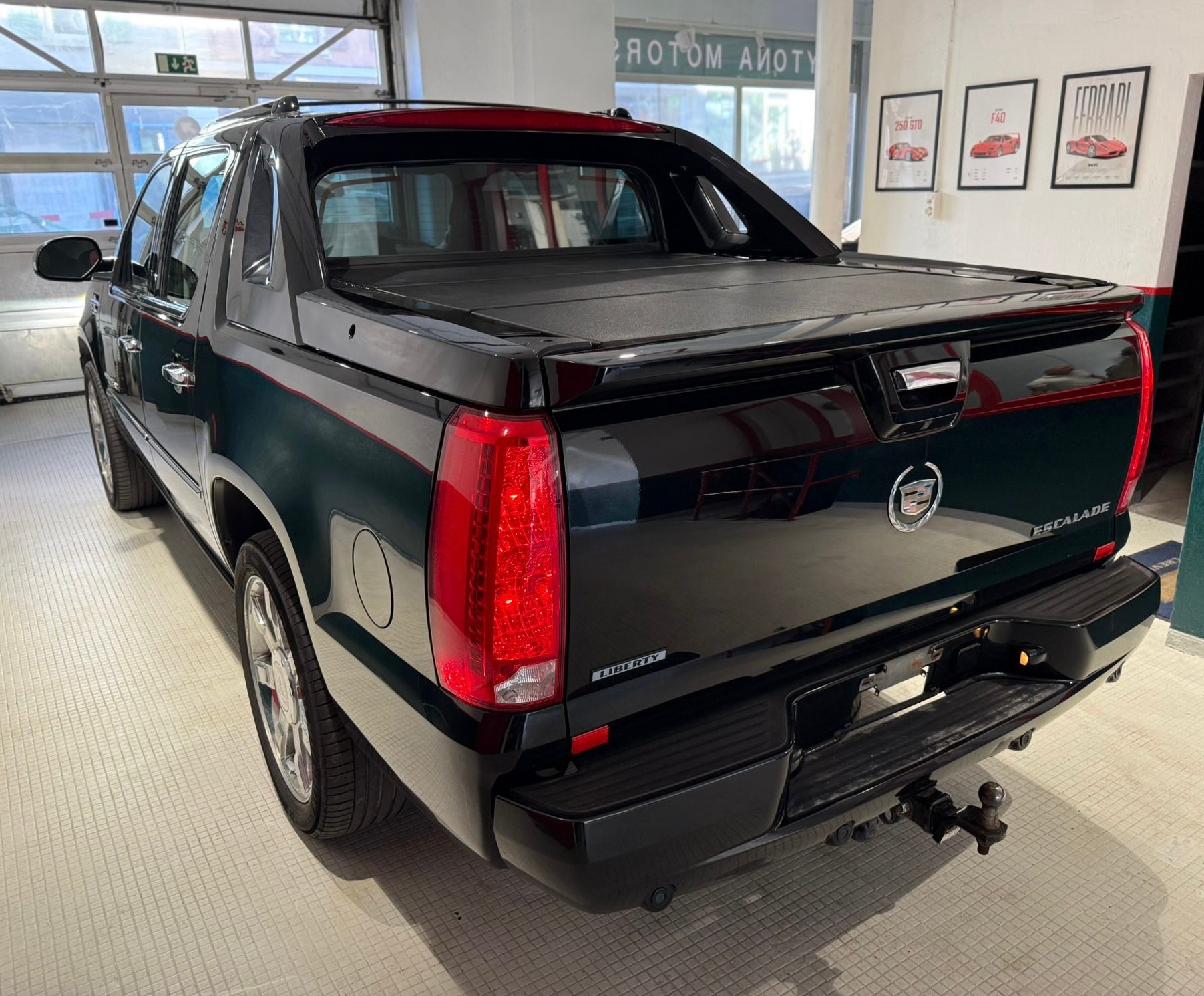 CADILLAC Escalade 6.2 Sport Luxury Pickup-image-5