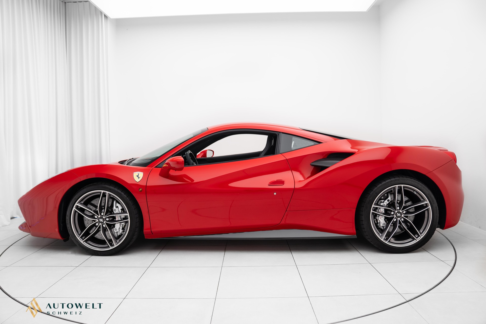 FERRARI 488 GTB 3.9 V8-showroom-element-1