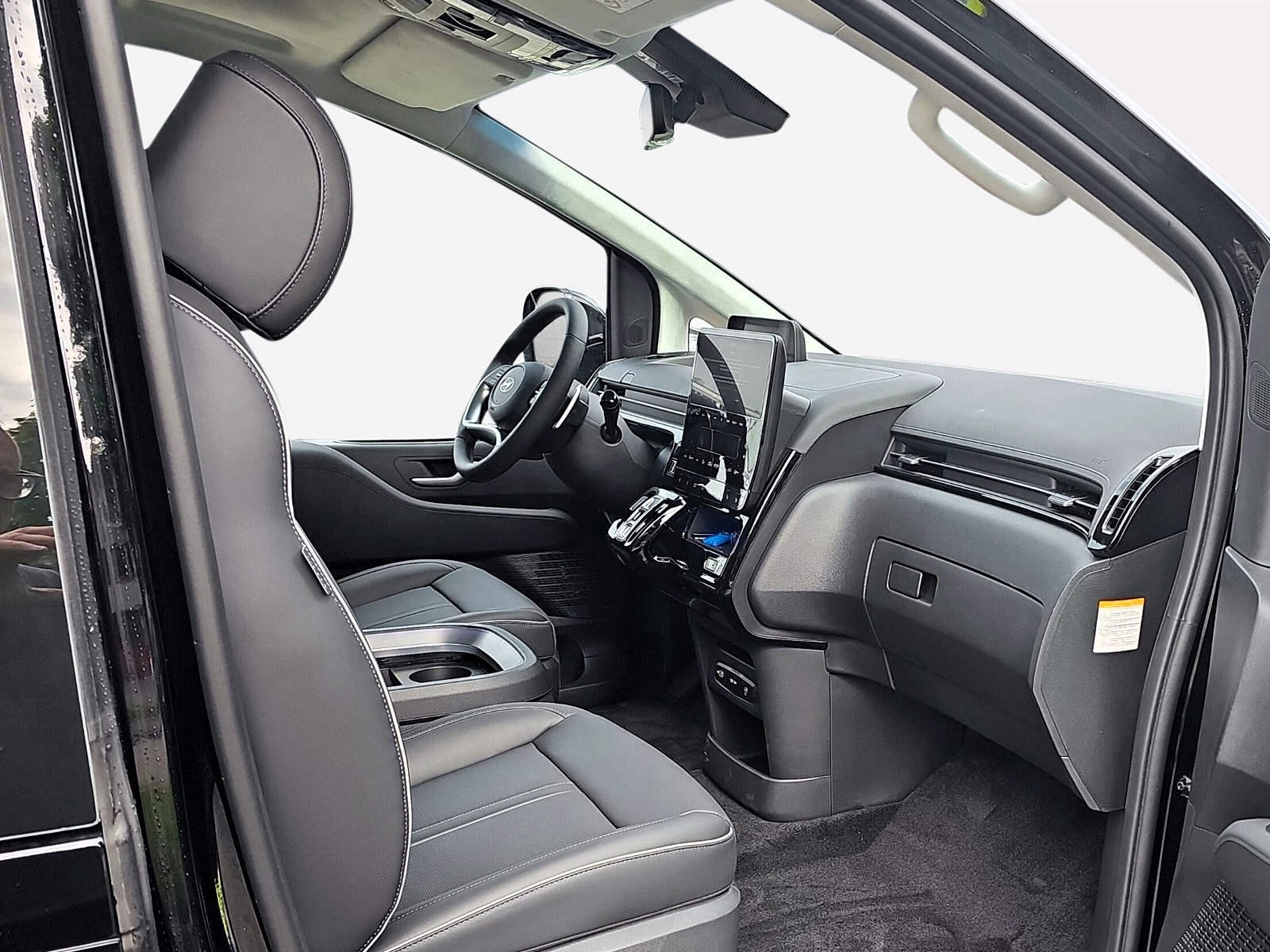 HYUNDAI Staria Premium 1.6 T-GDi HEV Vertex A-image-11