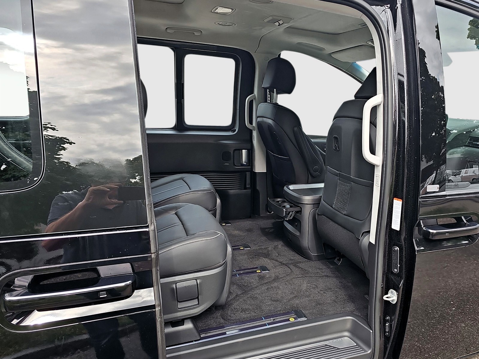HYUNDAI Staria Premium 1.6 T-GDi HEV Vertex A-image-12