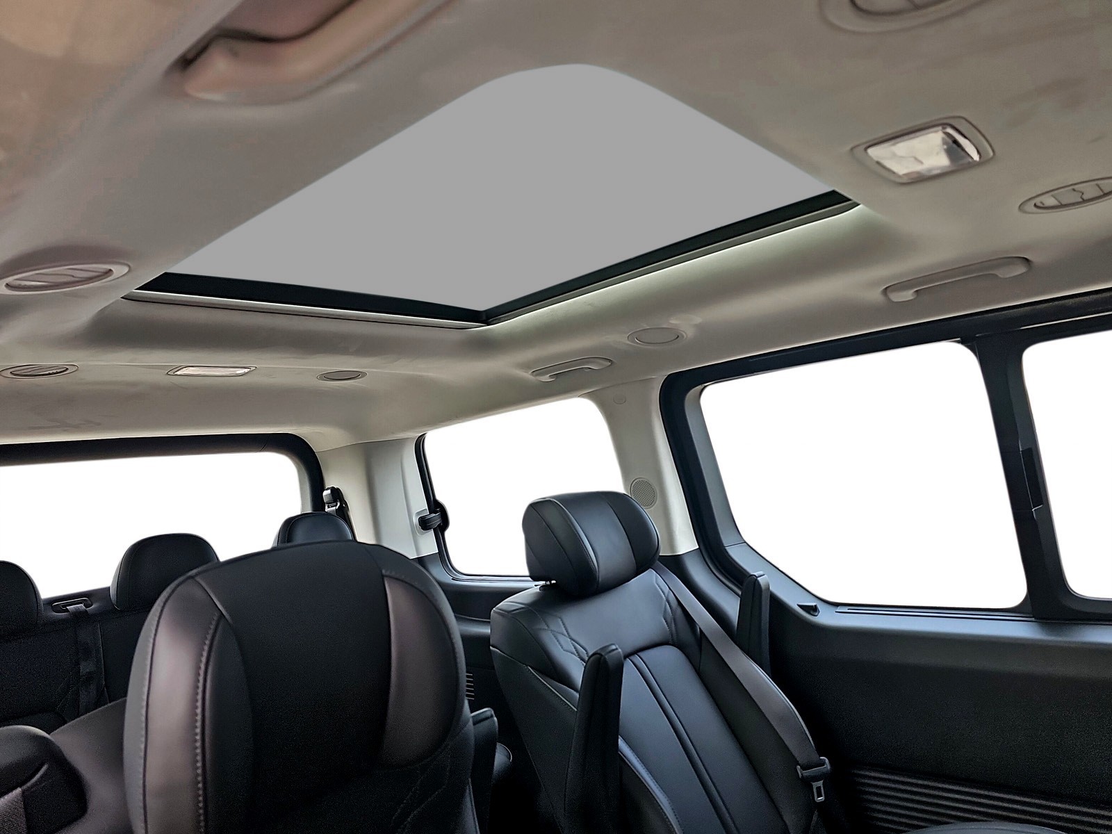 HYUNDAI Staria Premium 1.6 T-GDi HEV Vertex A-image-15