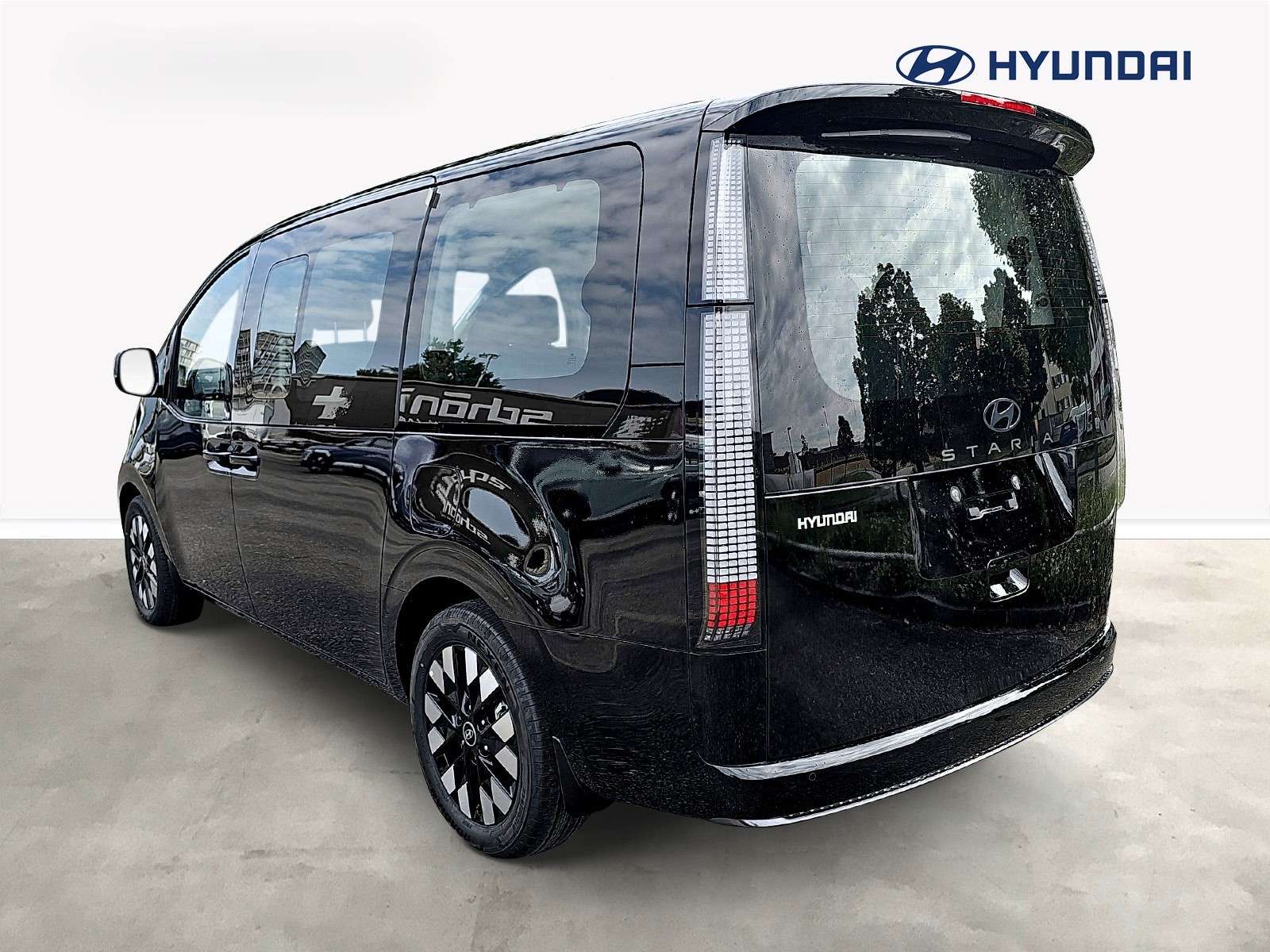 HYUNDAI Staria Premium 1.6 T-GDi HEV Vertex A-showroom-element-2