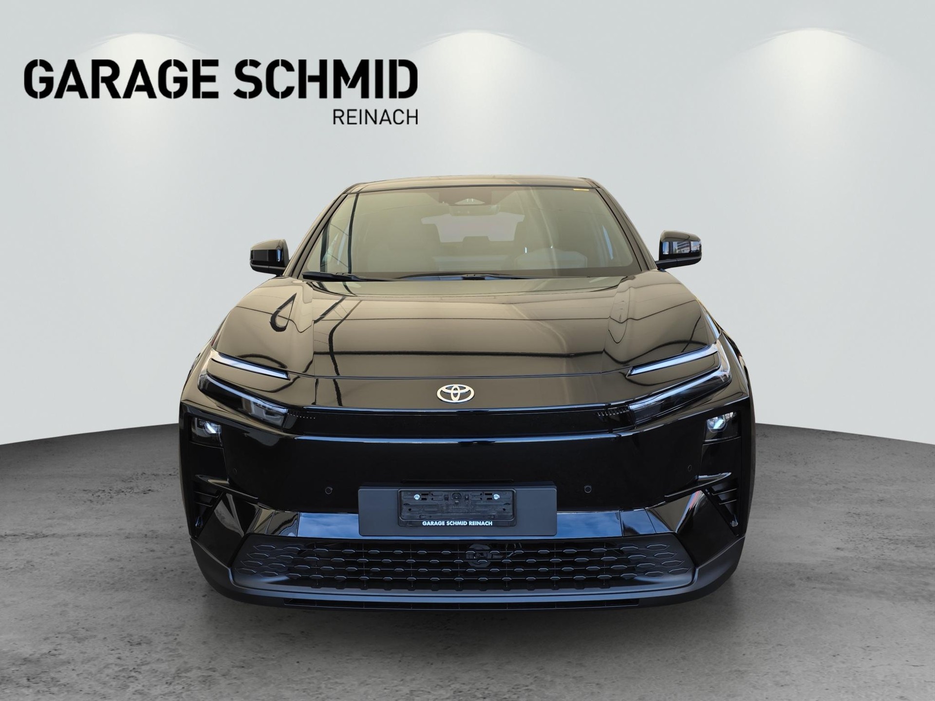 TOYOTA C-HR+ Style AWD-showroom-element-1