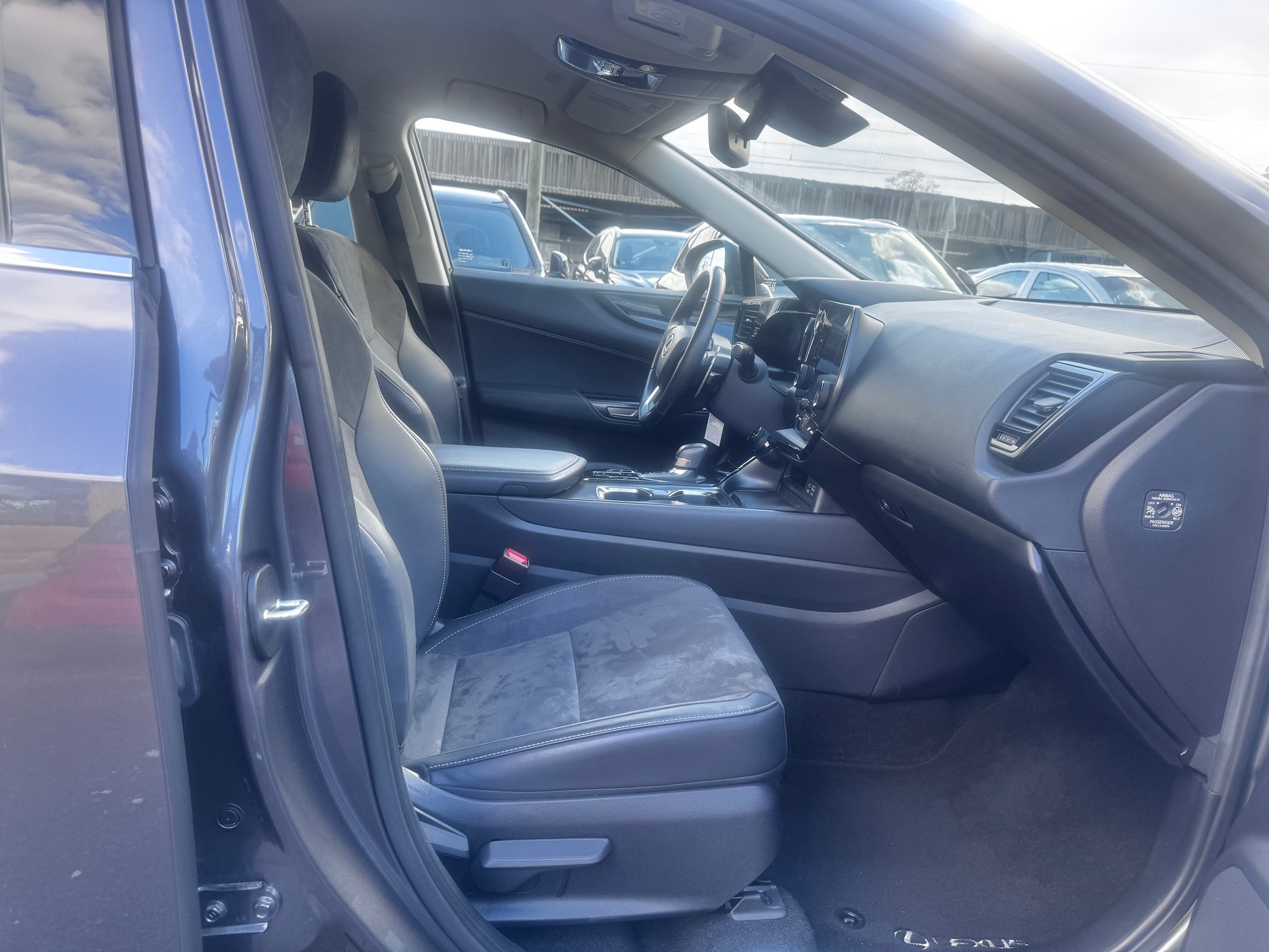 LEXUS NX 350h FWD Impression-image-9