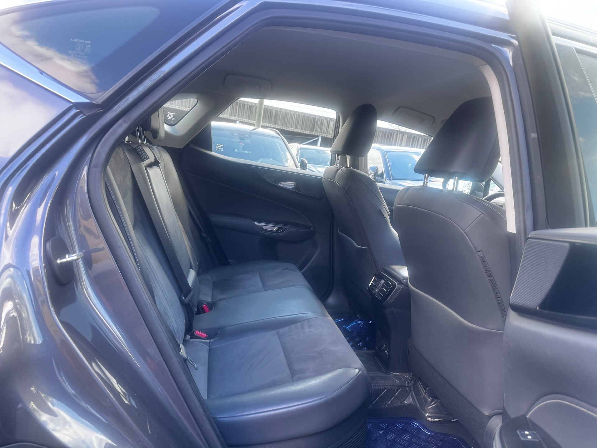 LEXUS NX 350h FWD Impression-image-11