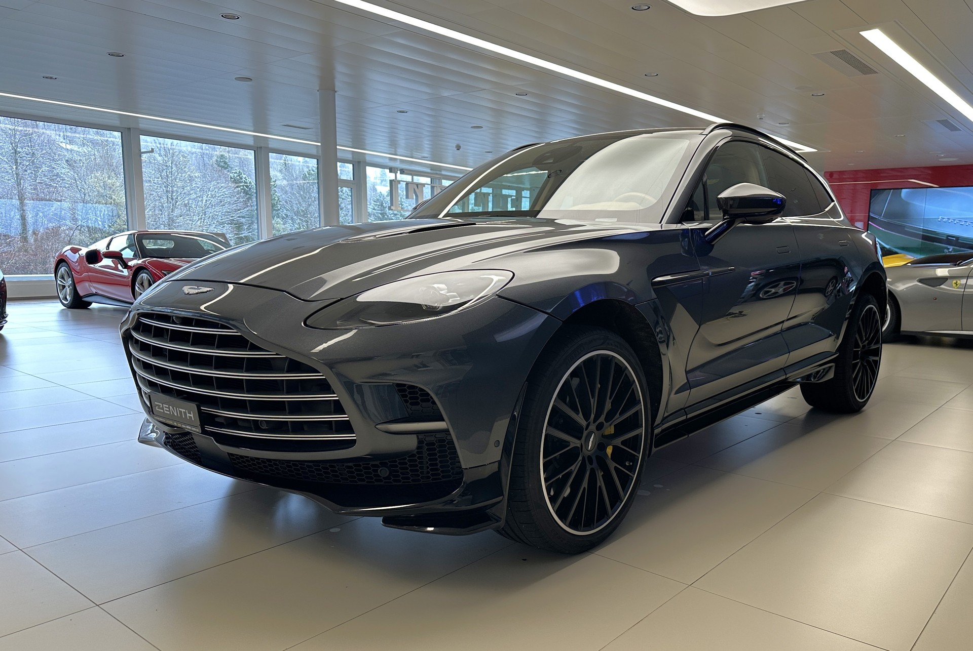 ASTON MARTIN DBX 707