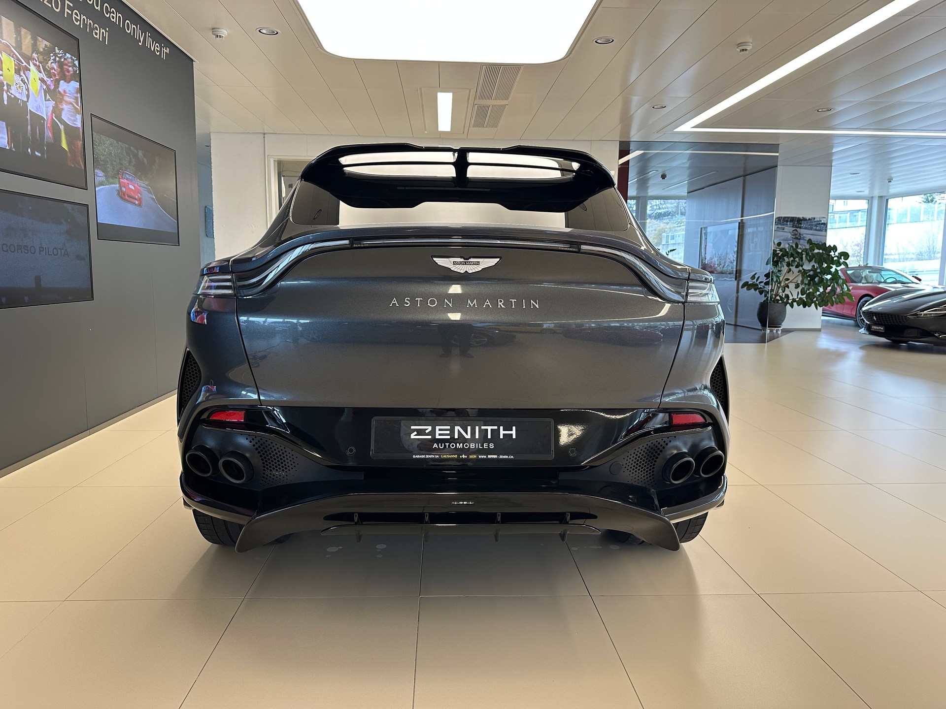 ASTON MARTIN DBX 707-image-5