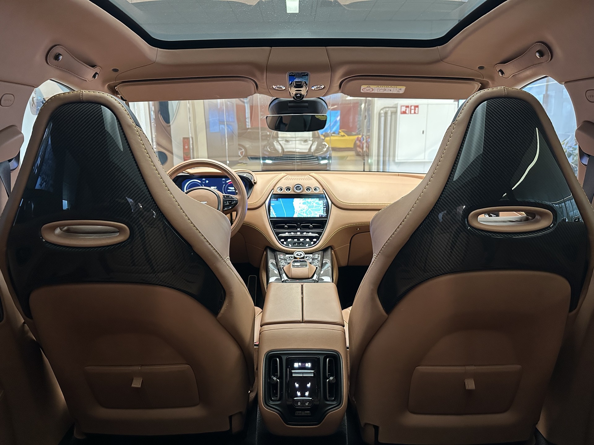 ASTON MARTIN DBX 707-image-14