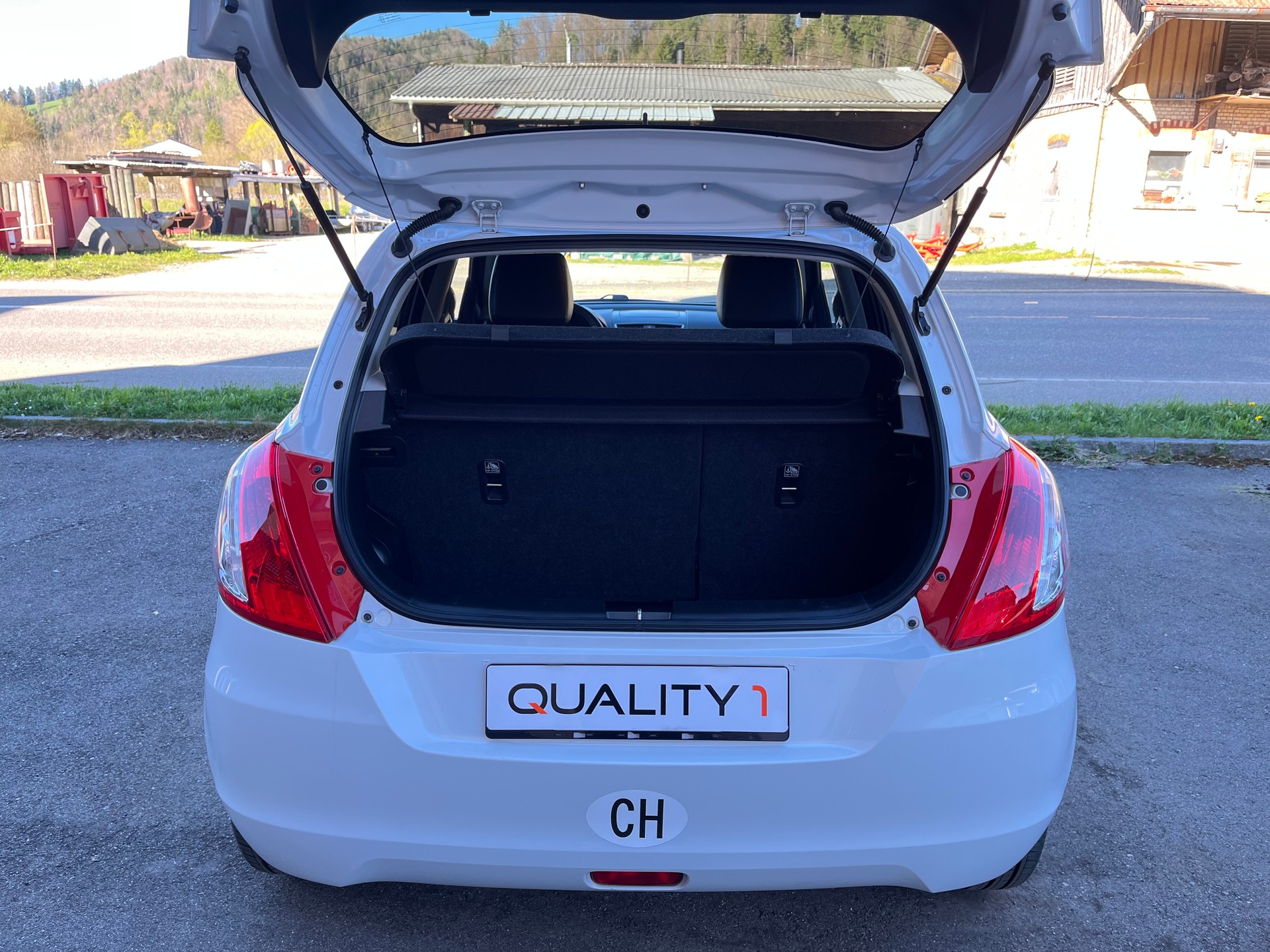 SUZUKI Swift 1.2i 16V PizSulai 4x4 / Frisch ab MFK / Ab Service / 8-fach bereift-image-4