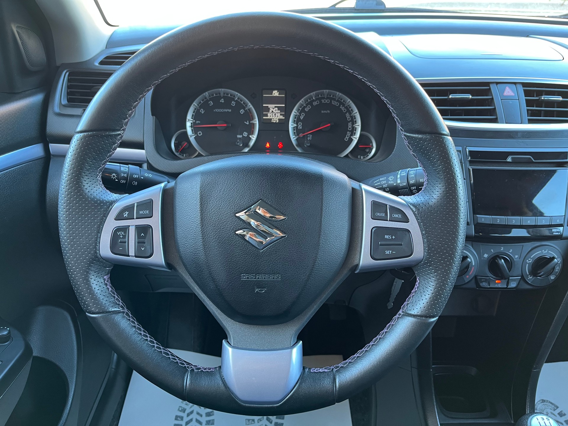 SUZUKI Swift 1.2i 16V PizSulai 4x4 / Frisch ab MFK / Ab Service / 8-fach bereift-image-8