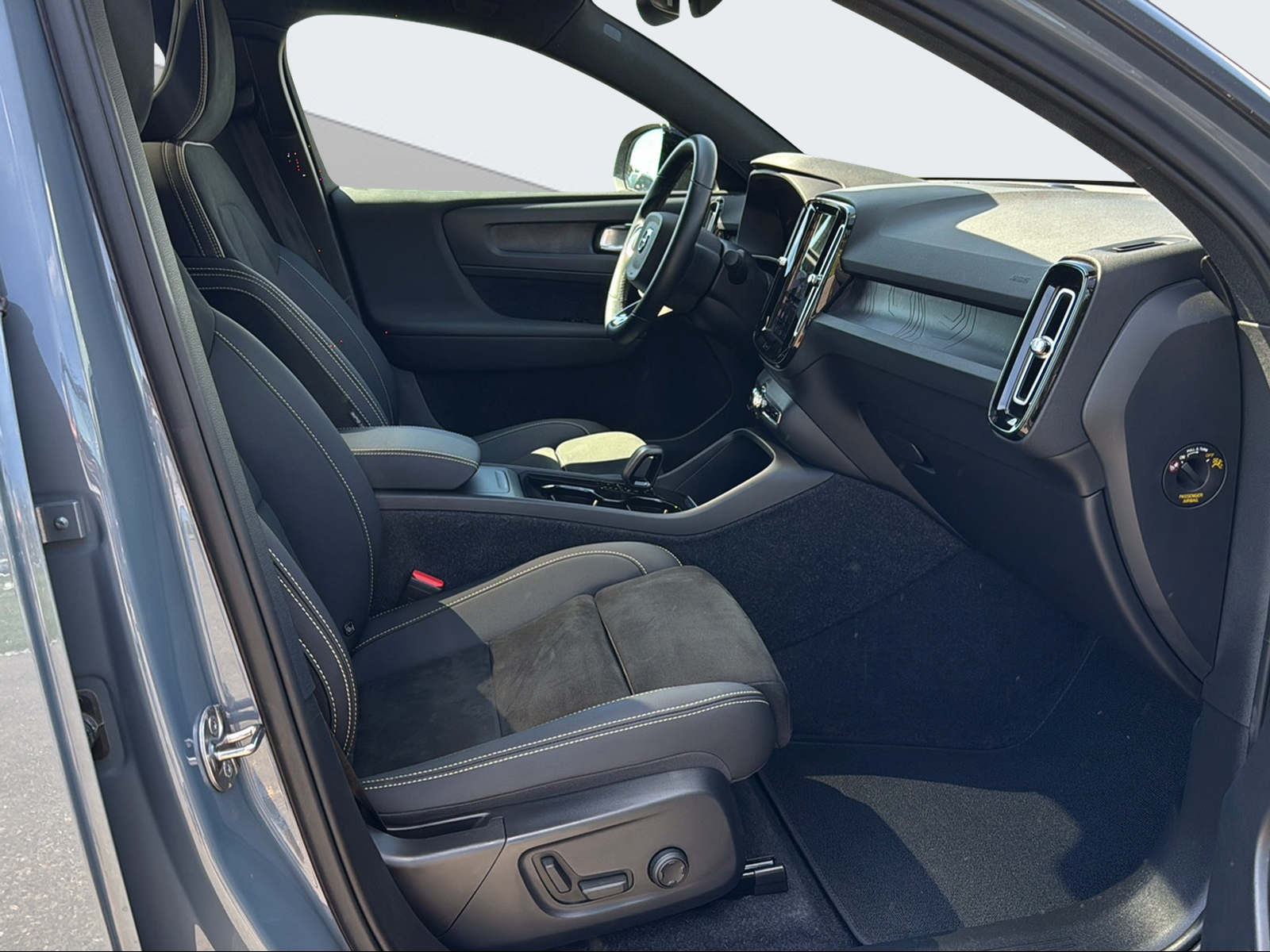 VOLVO C40 Recharge Twin-image-14