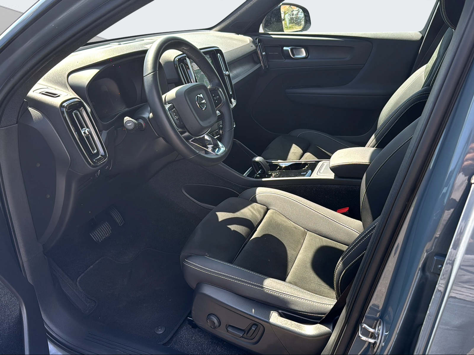 VOLVO C40 Recharge Twin-image-9