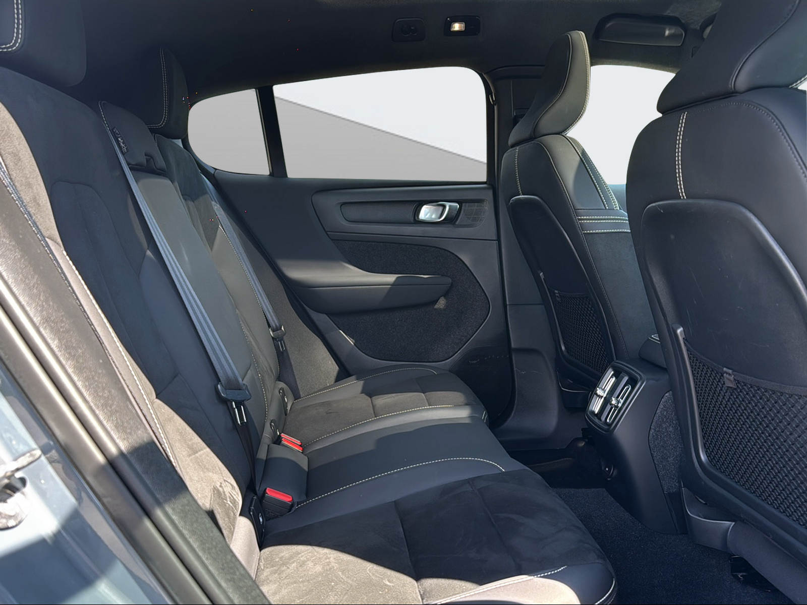 VOLVO C40 Recharge Twin-image-10