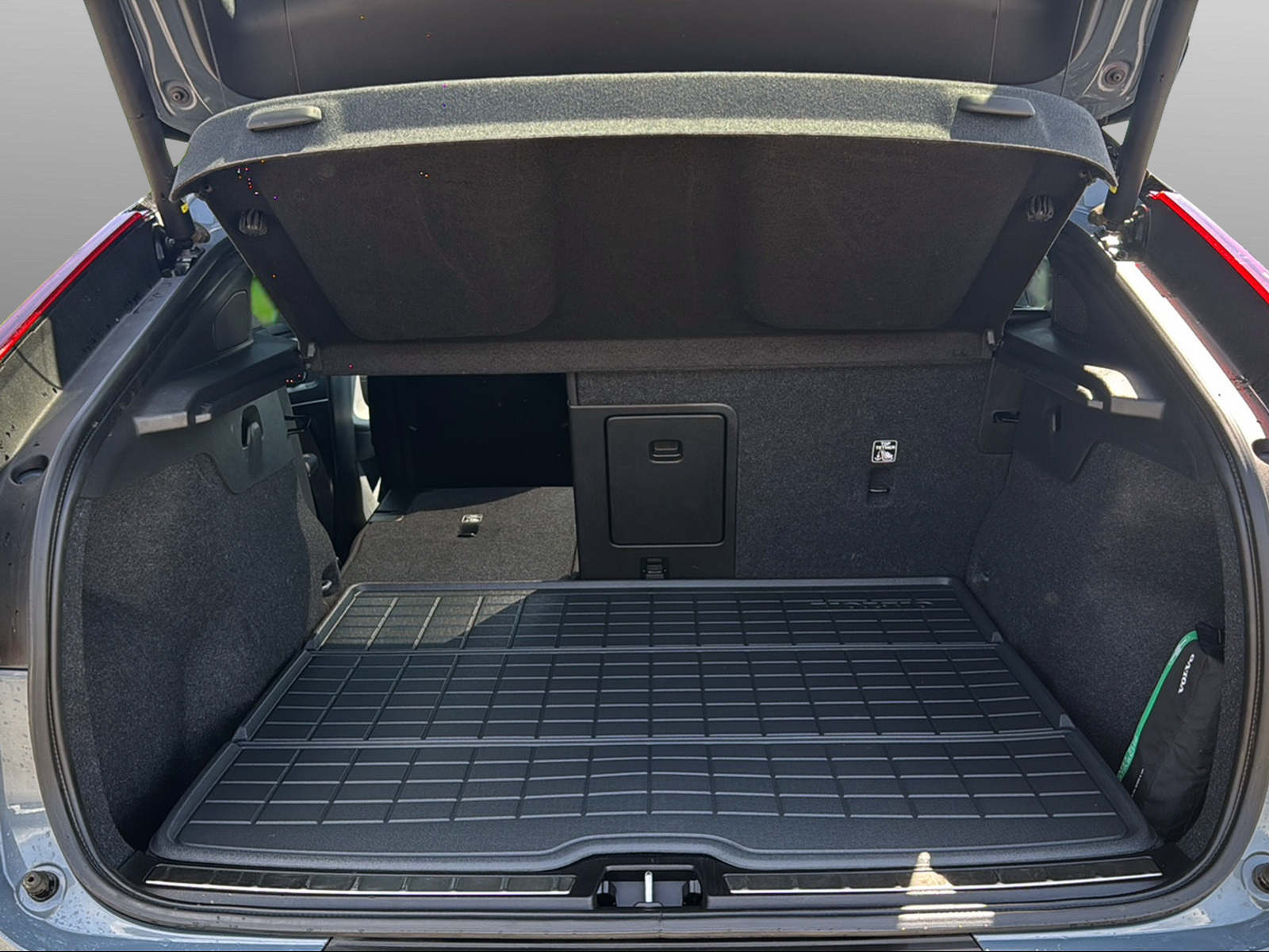 VOLVO C40 Recharge Twin-image-15