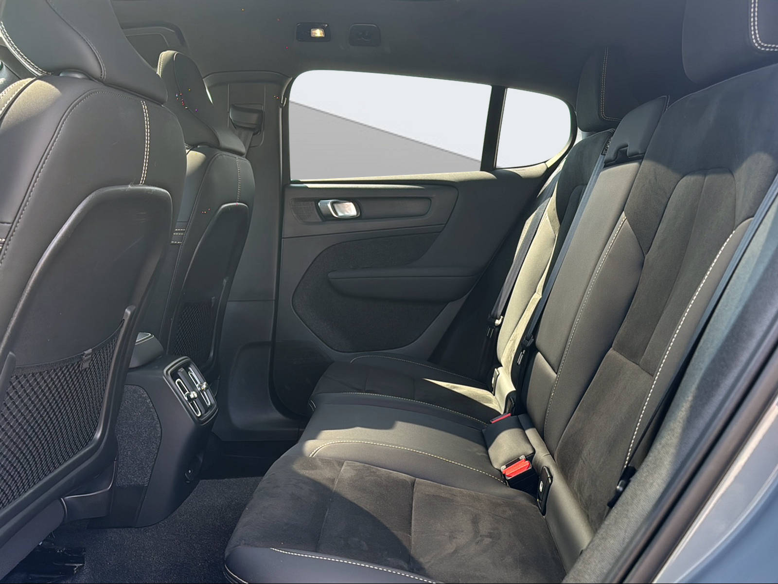 VOLVO C40 Recharge Twin-image-13