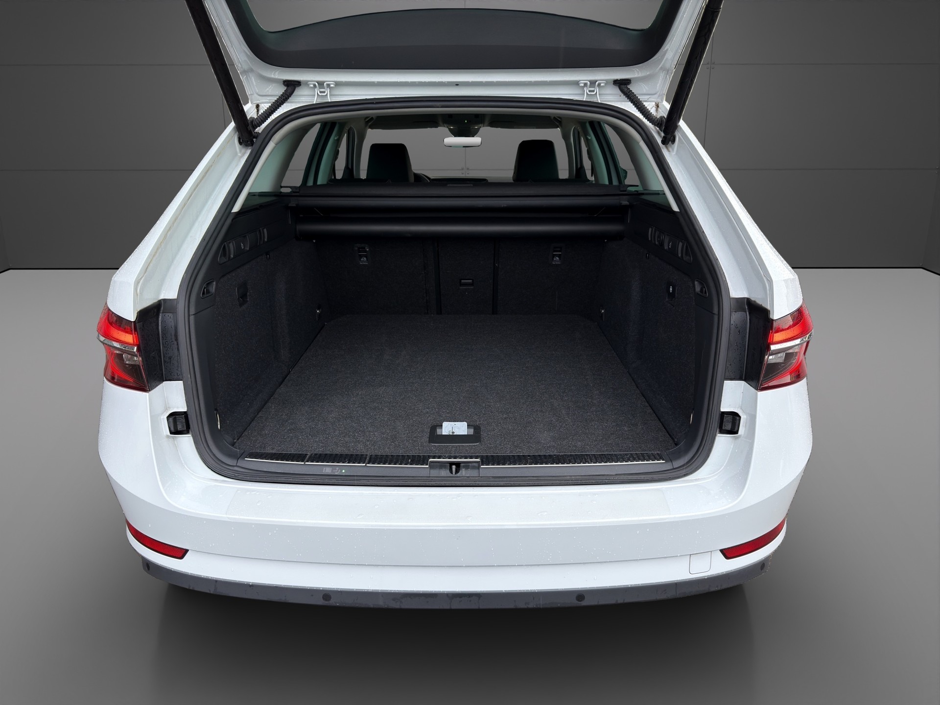 SKODA Superb Combi 2.0 TDi Style 4x4 DSG-showroom-element-3