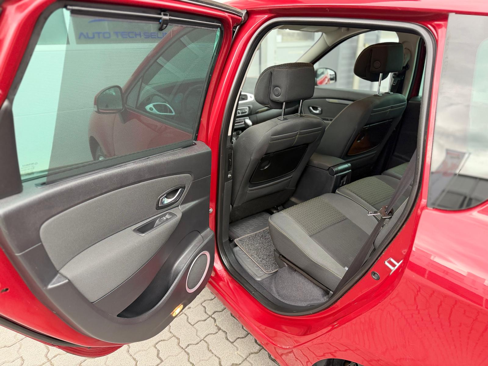 RENAULT Scénic 2.0 16V Dynamique X-Tronic CVT-image-14