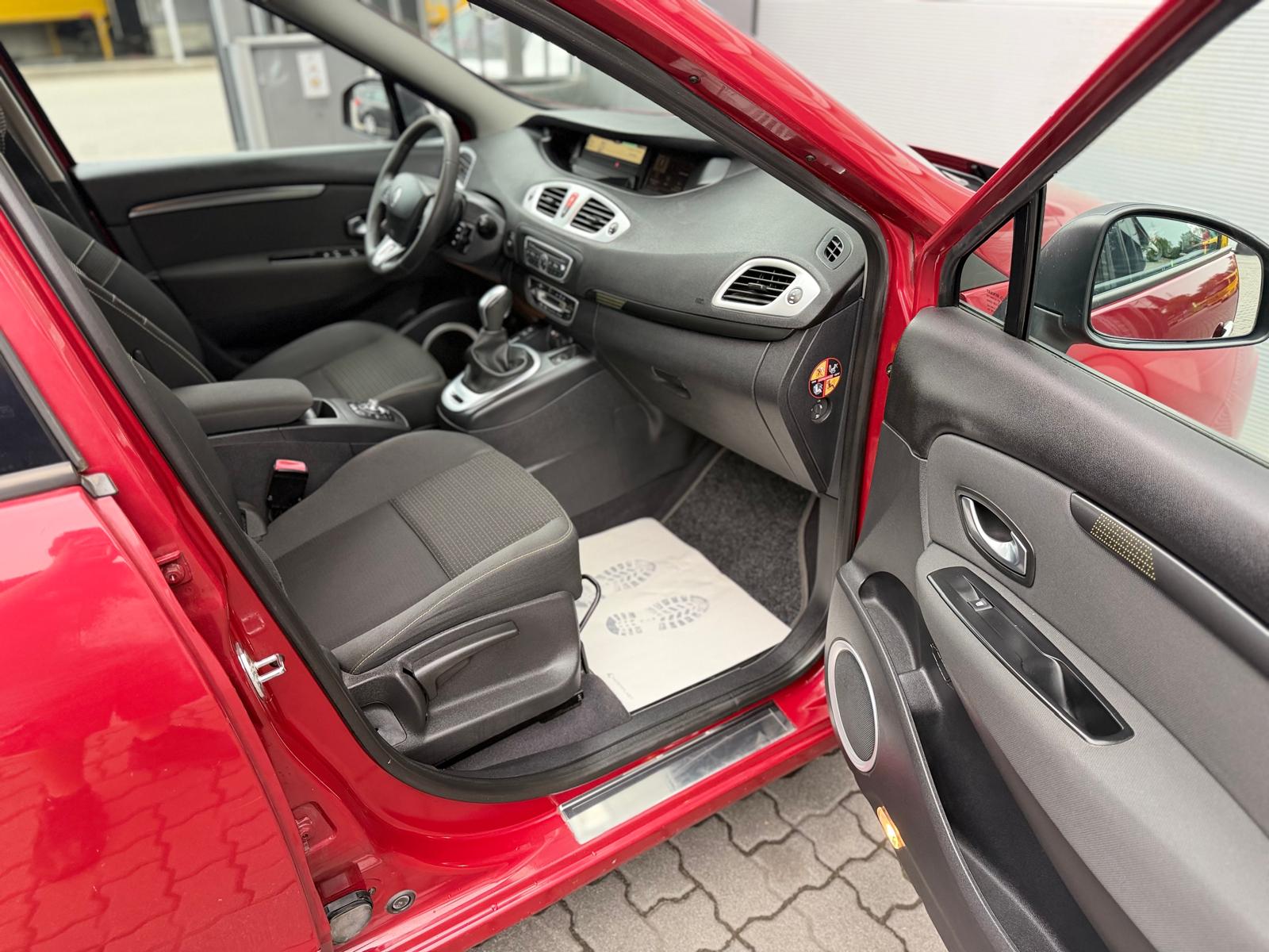 RENAULT Scénic 2.0 16V Dynamique X-Tronic CVT-image-11