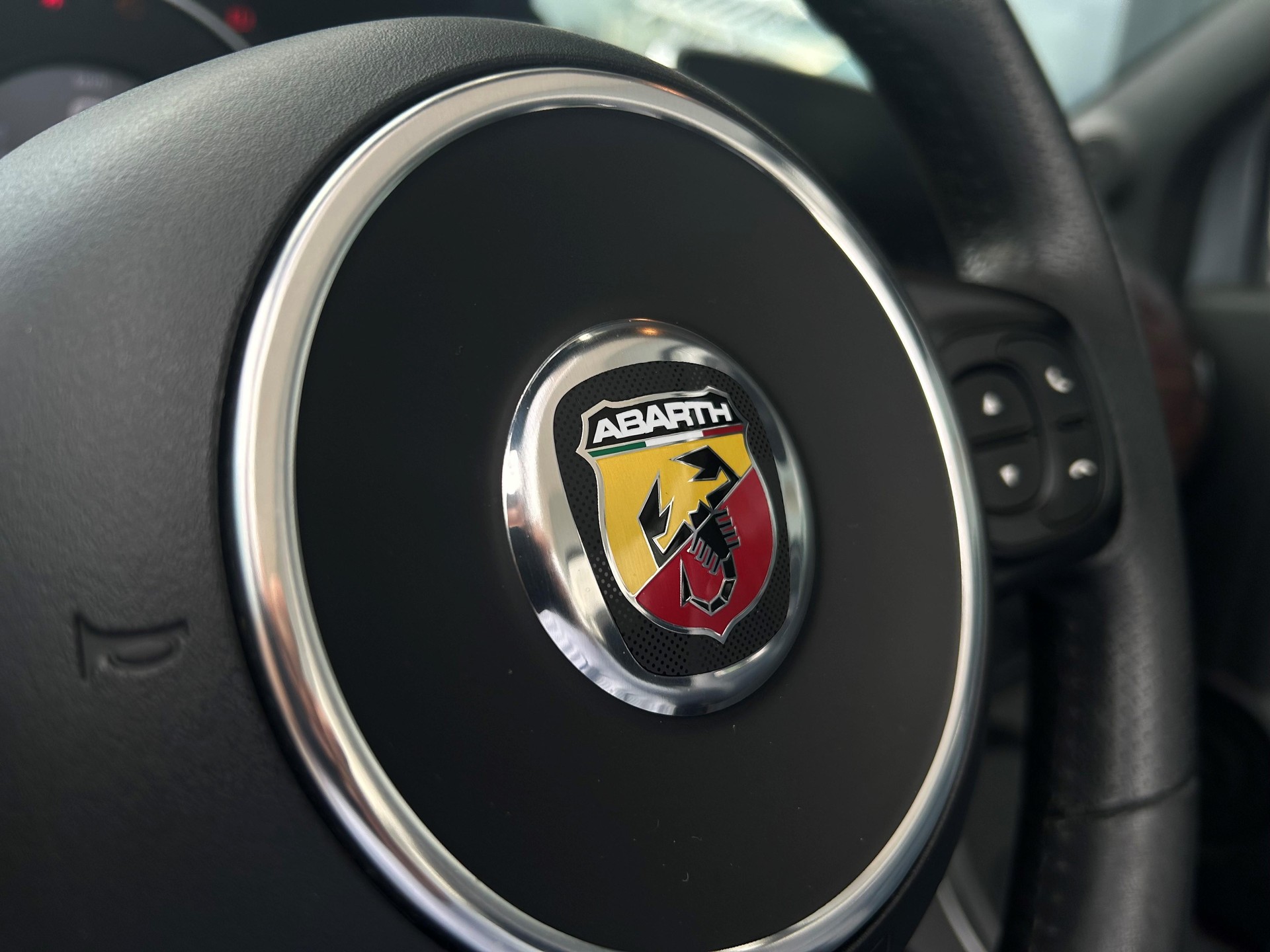 FIAT 695 C Abarth 1.4 T-Jet 180 Rivale-image-11