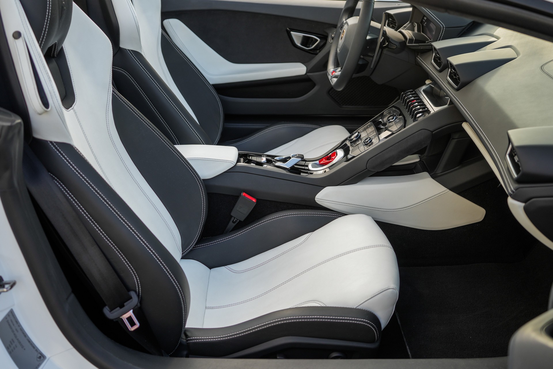 LAMBORGHINI Huracan LP610-4 Spyder DCT-image-12