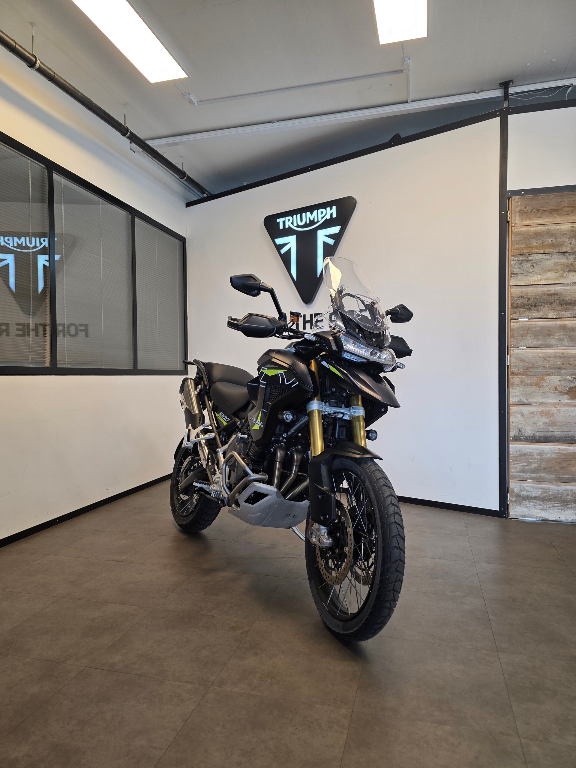 TRIUMPH Tiger 1200 Desert Edition-image-1