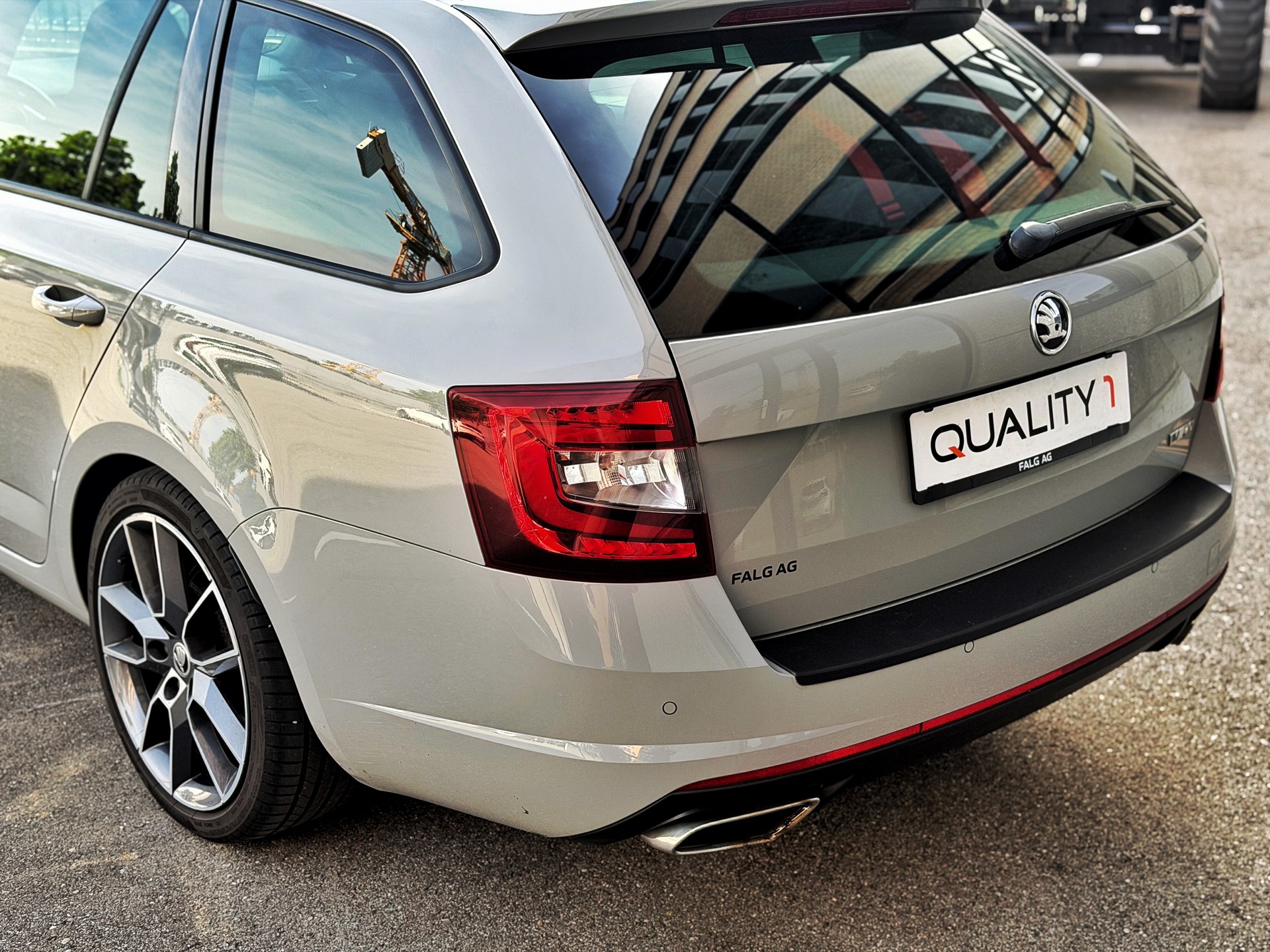 SKODA Octavia Combi 2.0 TDI RS 4x4 DSG-image-12