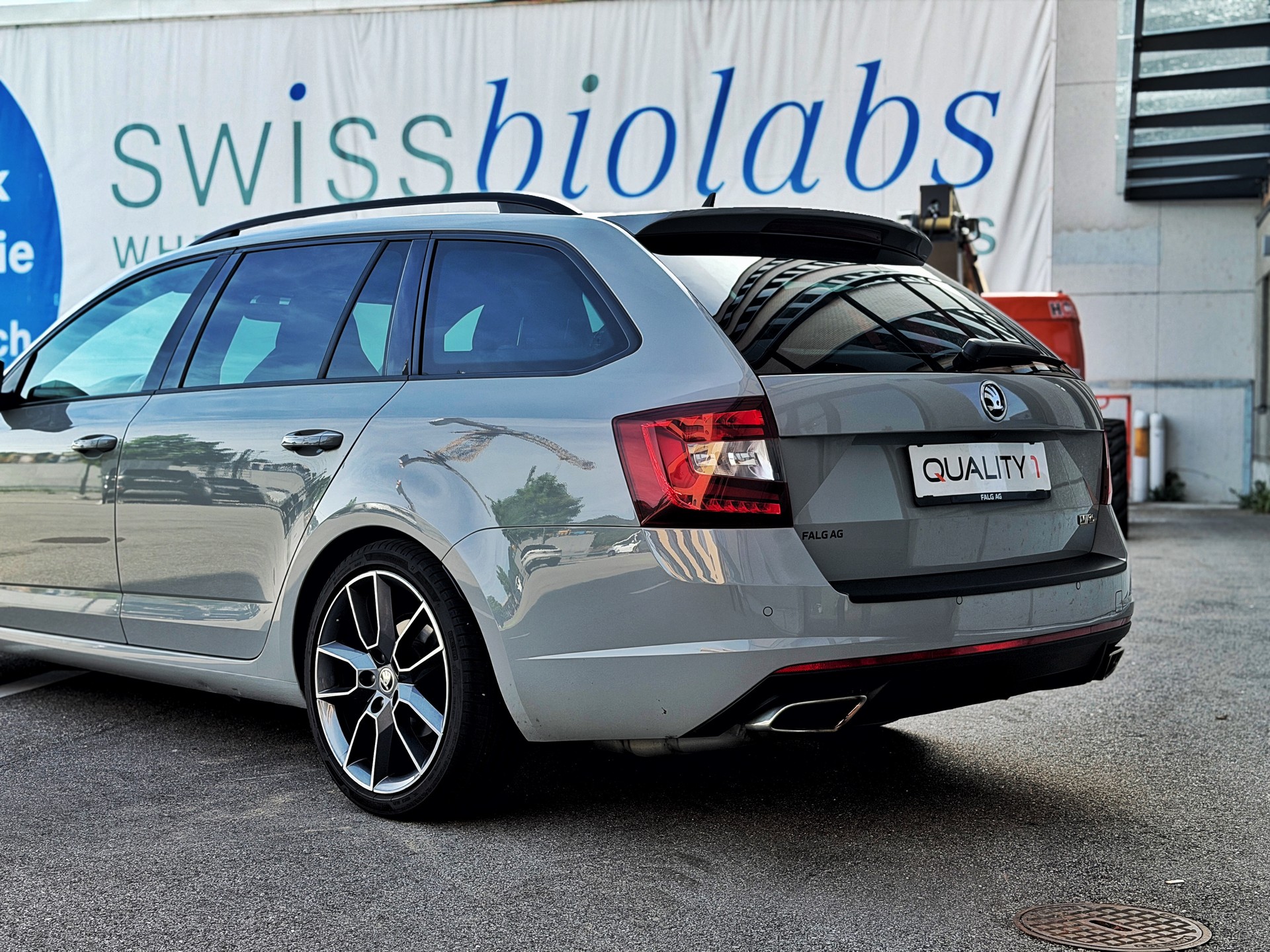 SKODA Octavia Combi 2.0 TDI RS 4x4 DSG-image-11