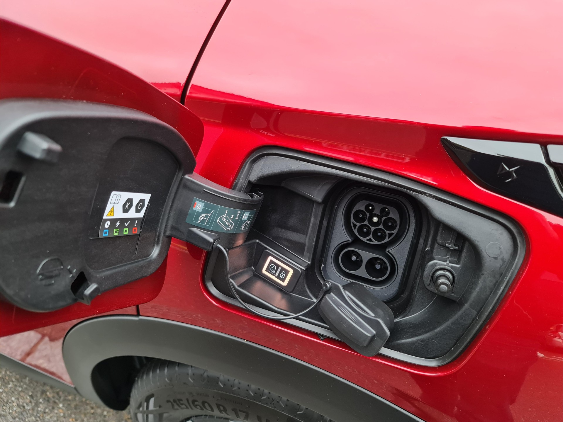 DS AUTOMOBILES 3 Crossback E-Tense Ligne Noire-image-9