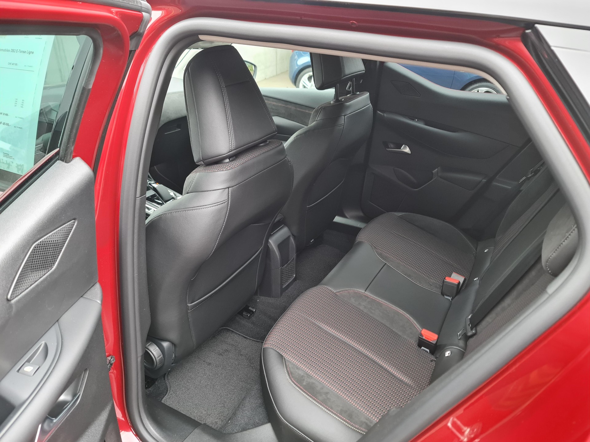 DS AUTOMOBILES 3 Crossback E-Tense Ligne Noire-image-8