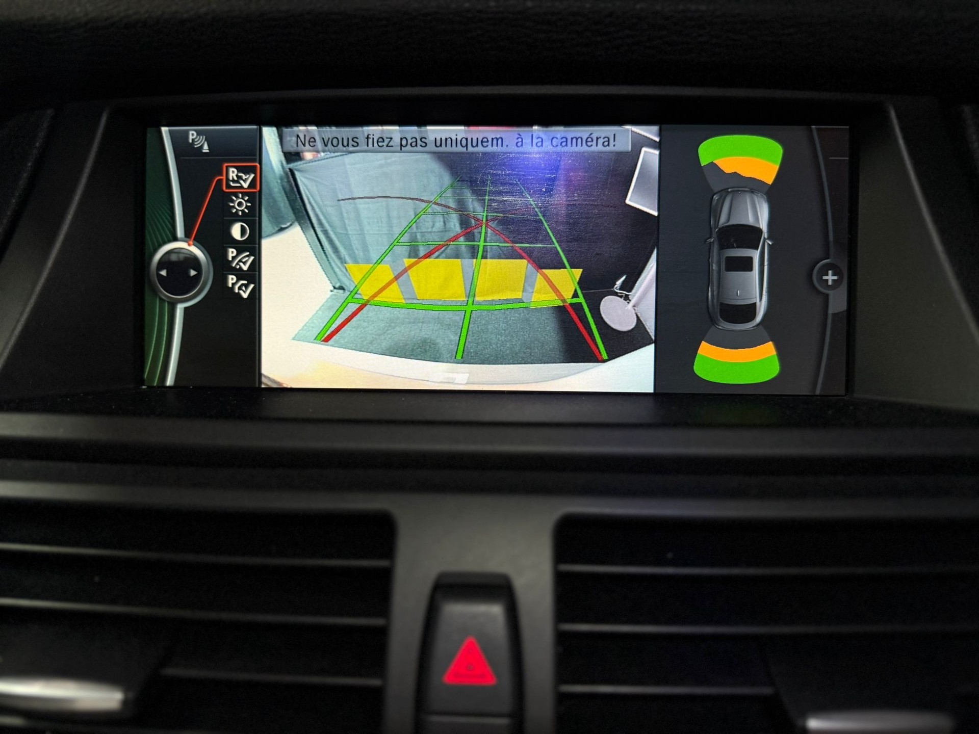 BMW X6 xDrive 40d Steptronic / Wunderschöne Konfiguration-image-16