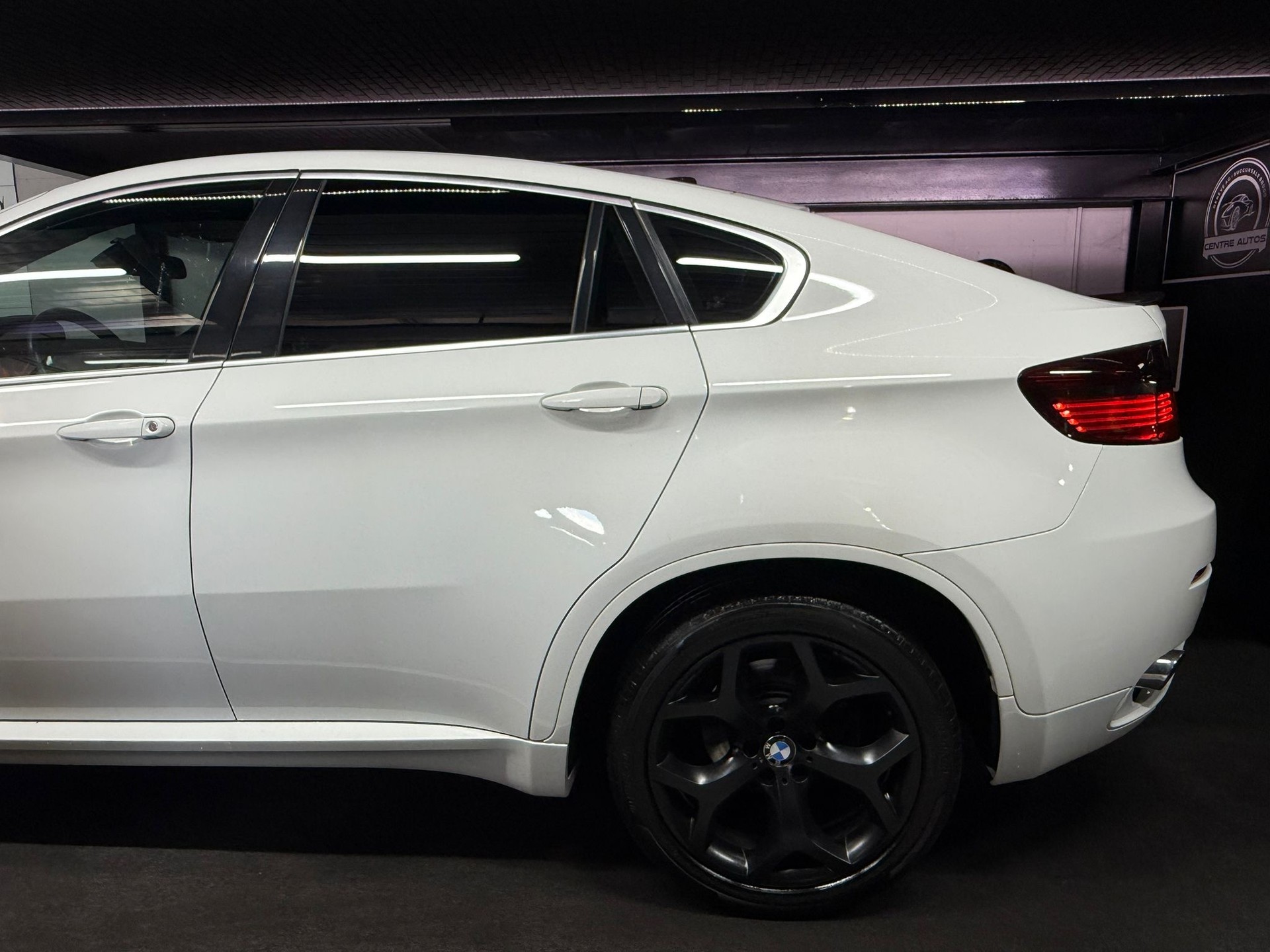 BMW X6 xDrive 40d Steptronic / Wunderschöne Konfiguration-image-8