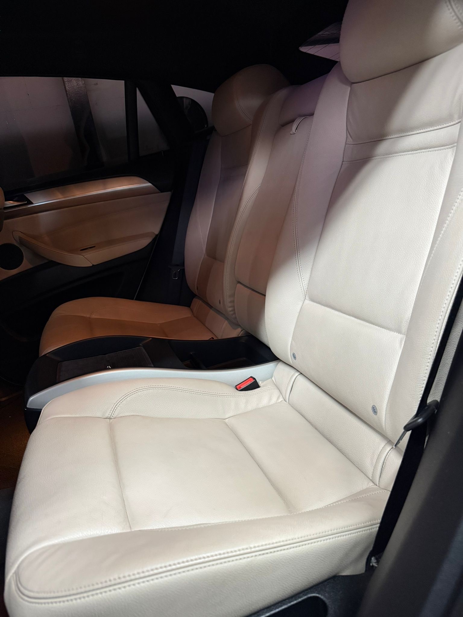BMW X6 xDrive 40d Steptronic / Wunderschöne Konfiguration-image-13