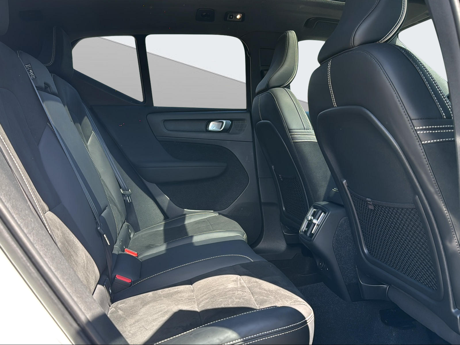 VOLVO XC40 2.0 B5 MH R-Design AWD-image-10