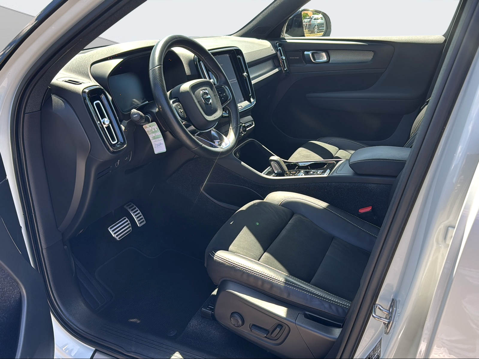 VOLVO XC40 2.0 B5 MH R-Design AWD-image-9