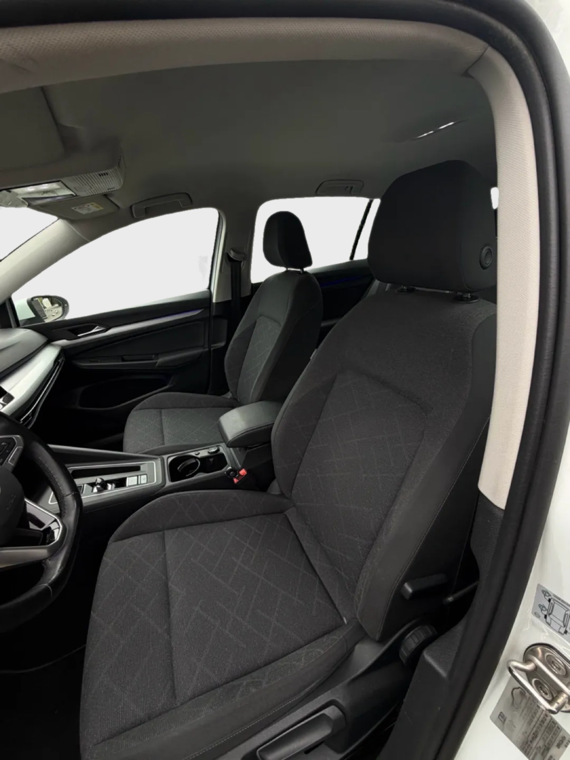 VW Golf Variant 2.0 TDI Life DSG-image-30