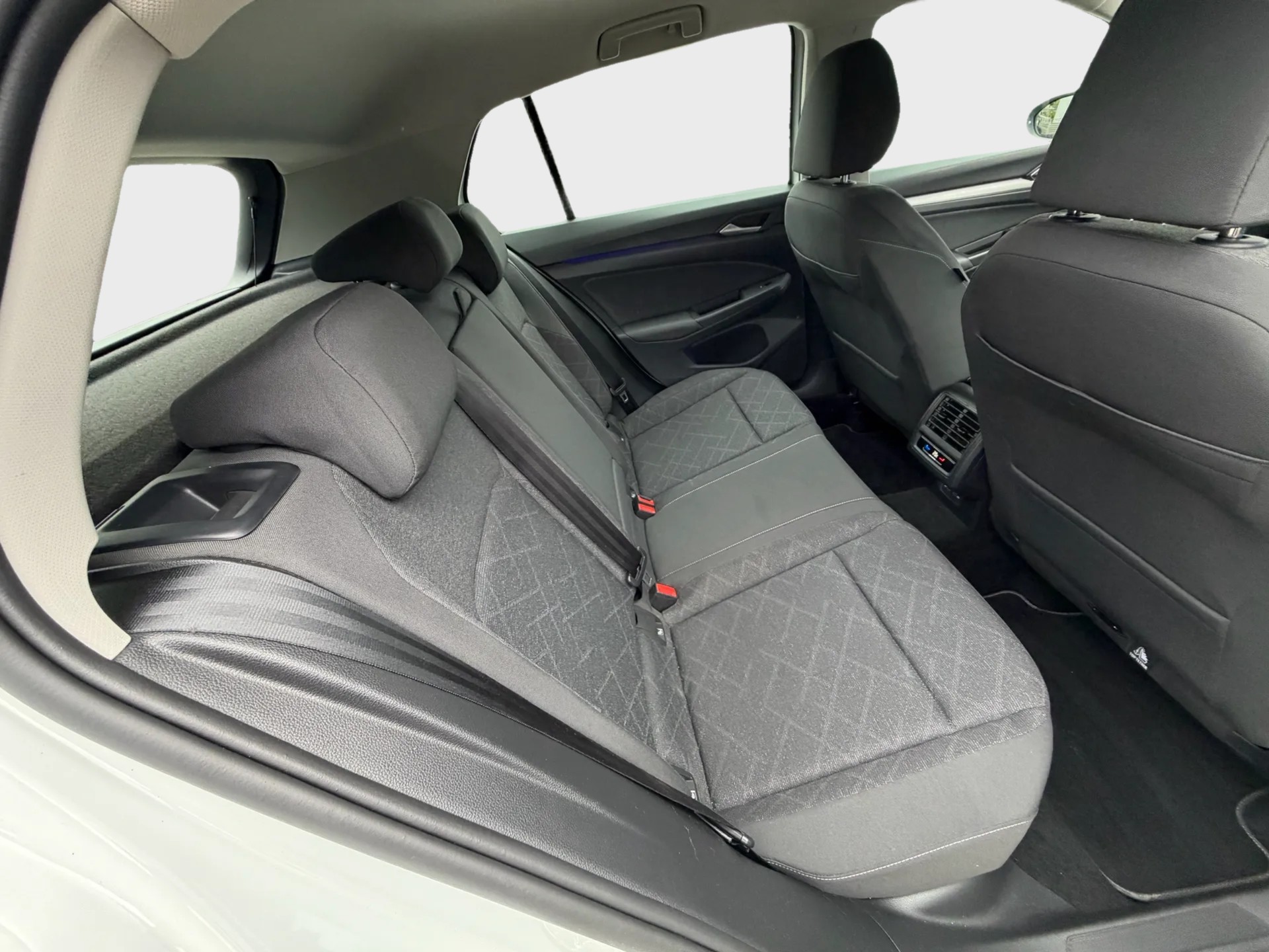 VW Golf Variant 2.0 TDI Life DSG-image-31